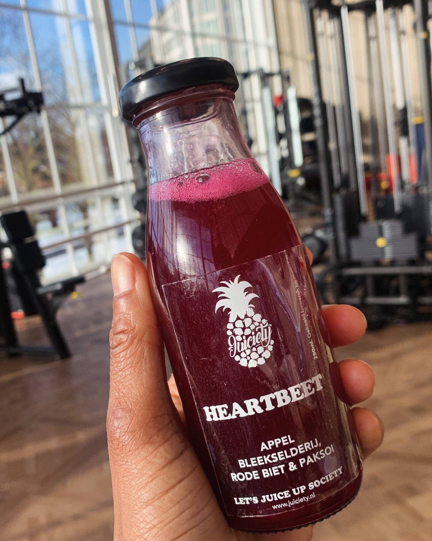 Happy Monday ✨
It&rsquo;s a new week, let&rsquo;s get it! &hellip; and don&rsquo;t forget your vitamins 🥬 💪🏾
~~~~~~~~~~~~~~~~~~~~~~~~~~~~~~~~~~~~~~~

#juiciety #letsjuiceupsociety #juicelibi #heartbeet #juice #amsterdam #happymonday