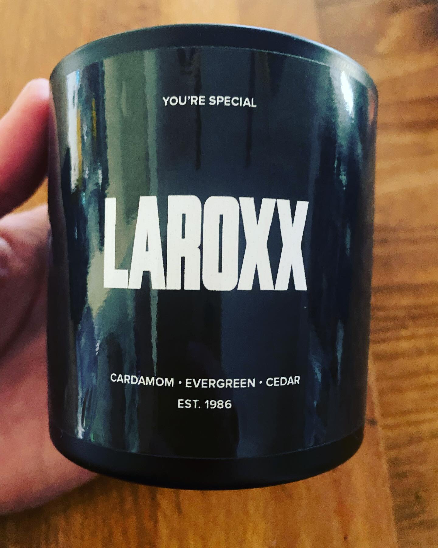 Just walked by this little piece of magic and stood there taking in the scent, over and over again. It&rsquo;s so lovely. A colab with my friends at @laroxx. Cardamom, Evergreen, and Cedar. Deep, rich, sultry and spicy. 
Mmmmmmm

#laroxx #ashbycandle