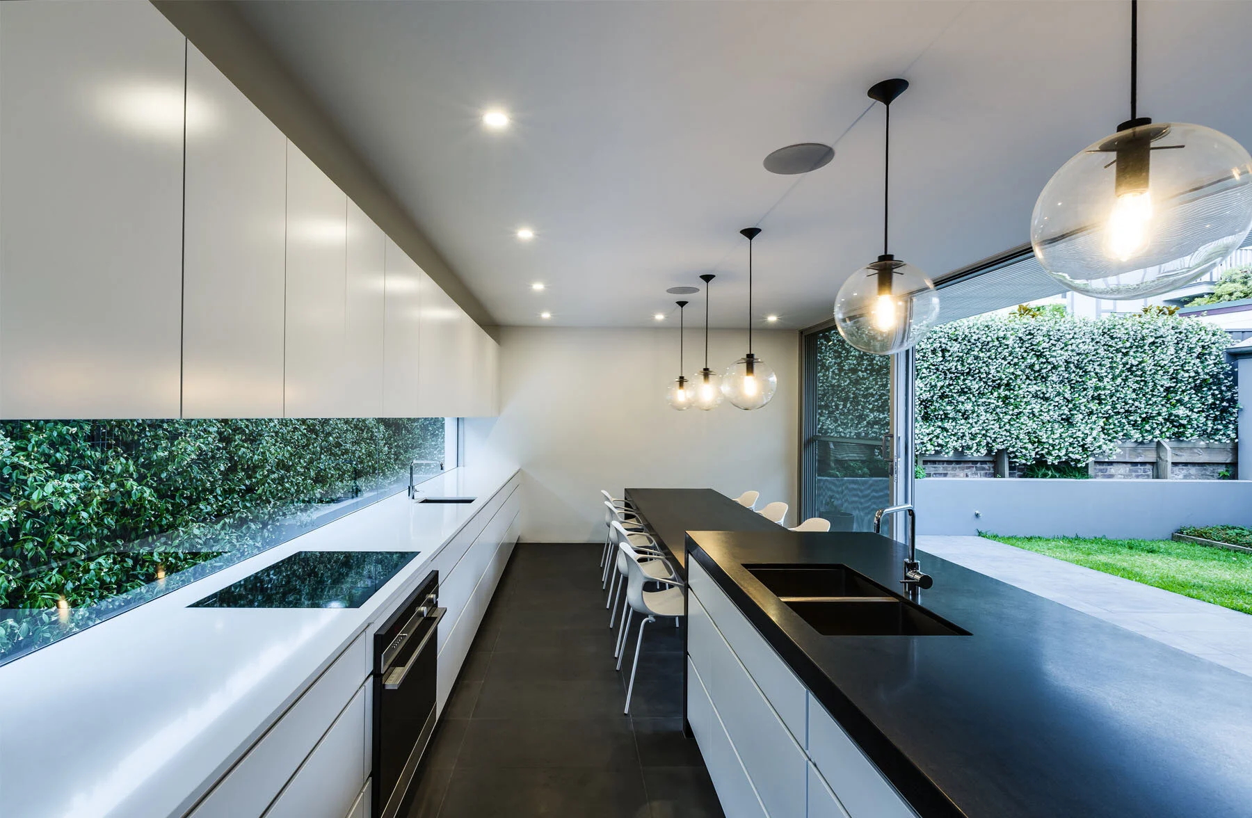 house-modern-kitchen-black-garden-fivedock-architect-08.jpg