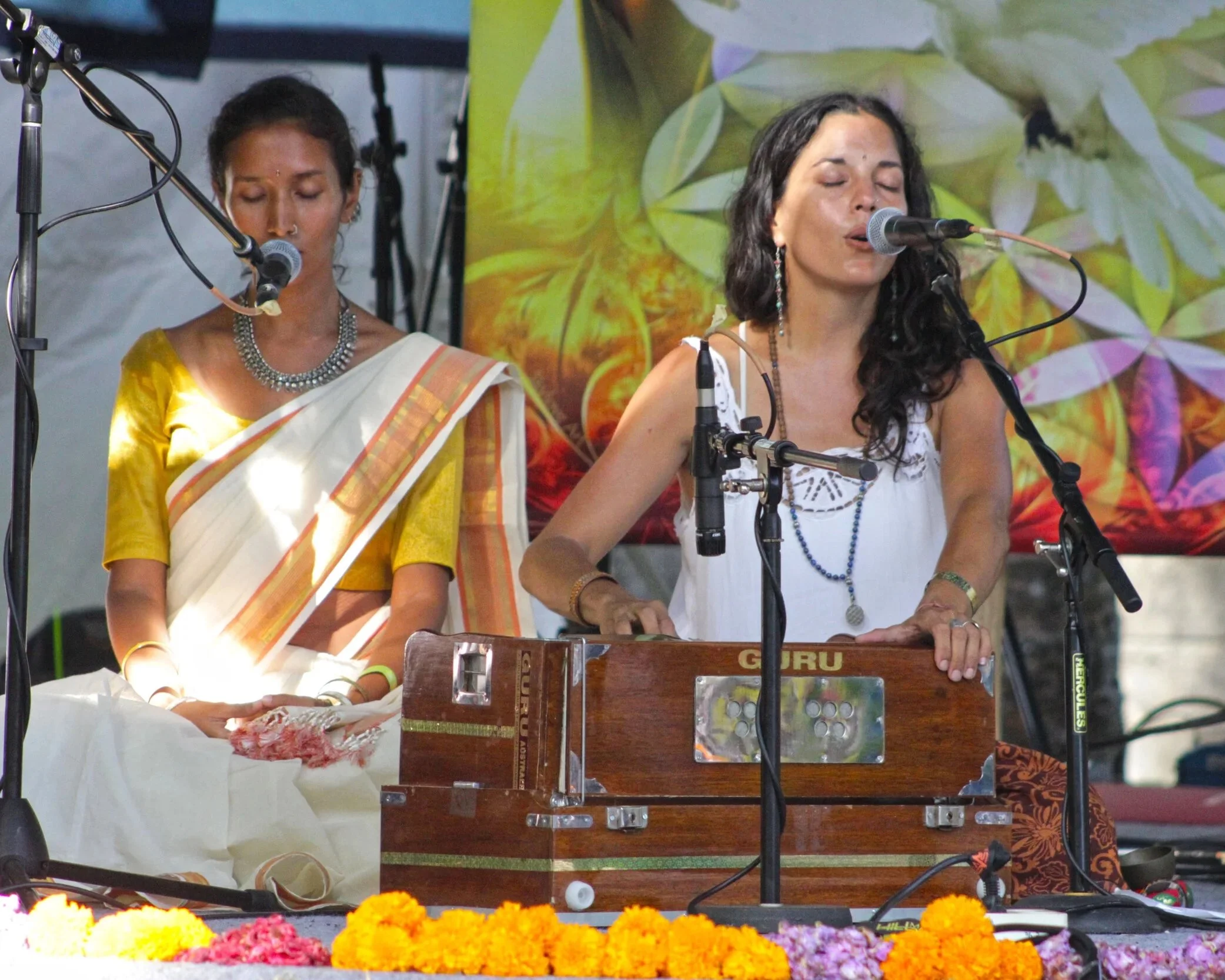kirtan3 copy.jpg