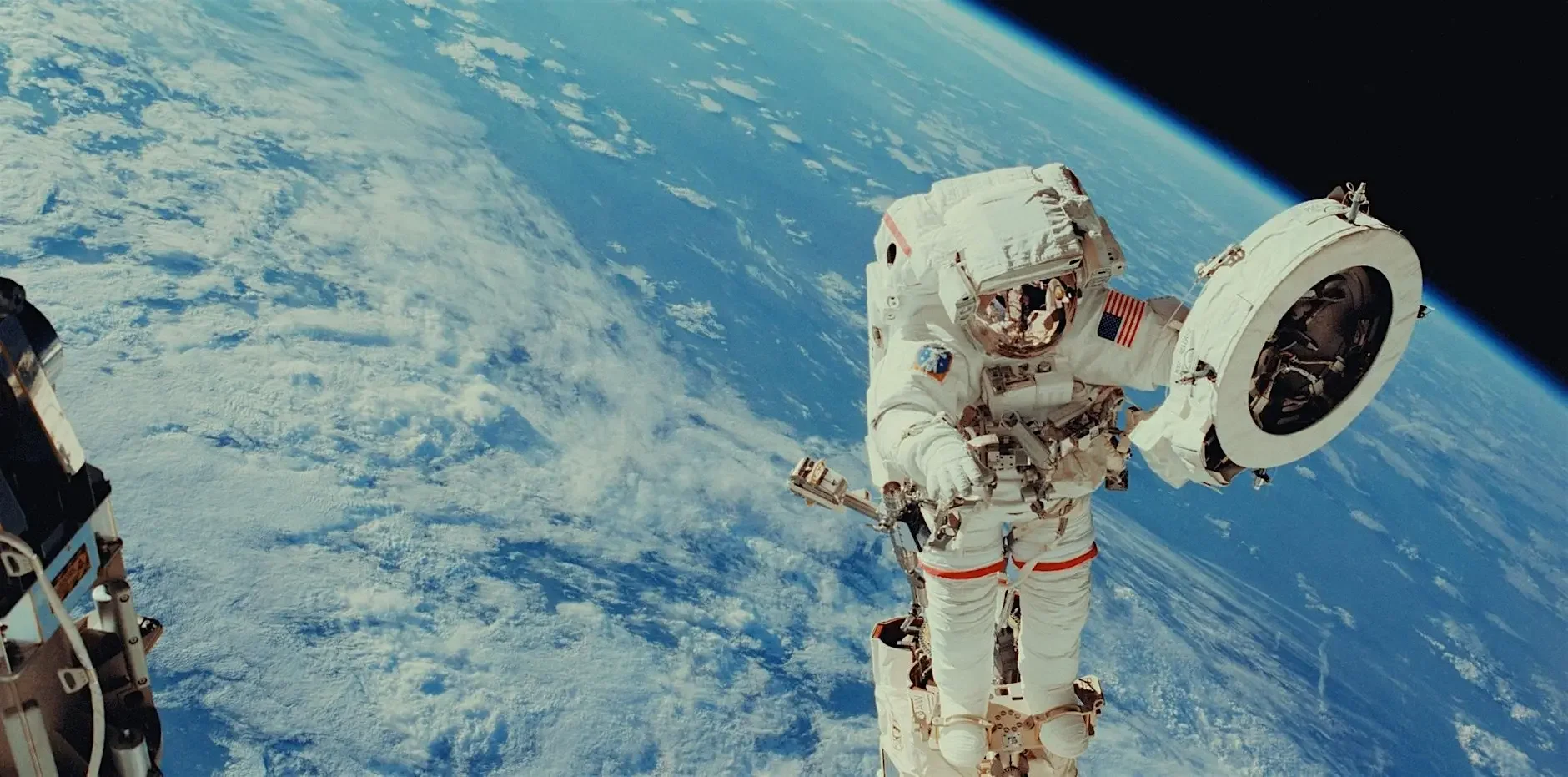 Olfaction Beyond Gravity: Human Scent Experience in Space