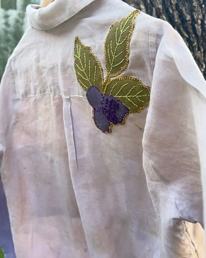 Linen shirt dyed with blackberries and enhanced with @ritdye. The leaves on the blackberries were dyed with lavender. Loved doing the embroidery details on this one. 

This beauty is one of the San Pedro Creek #creekfest giveaways. Follow @sanpedrocr