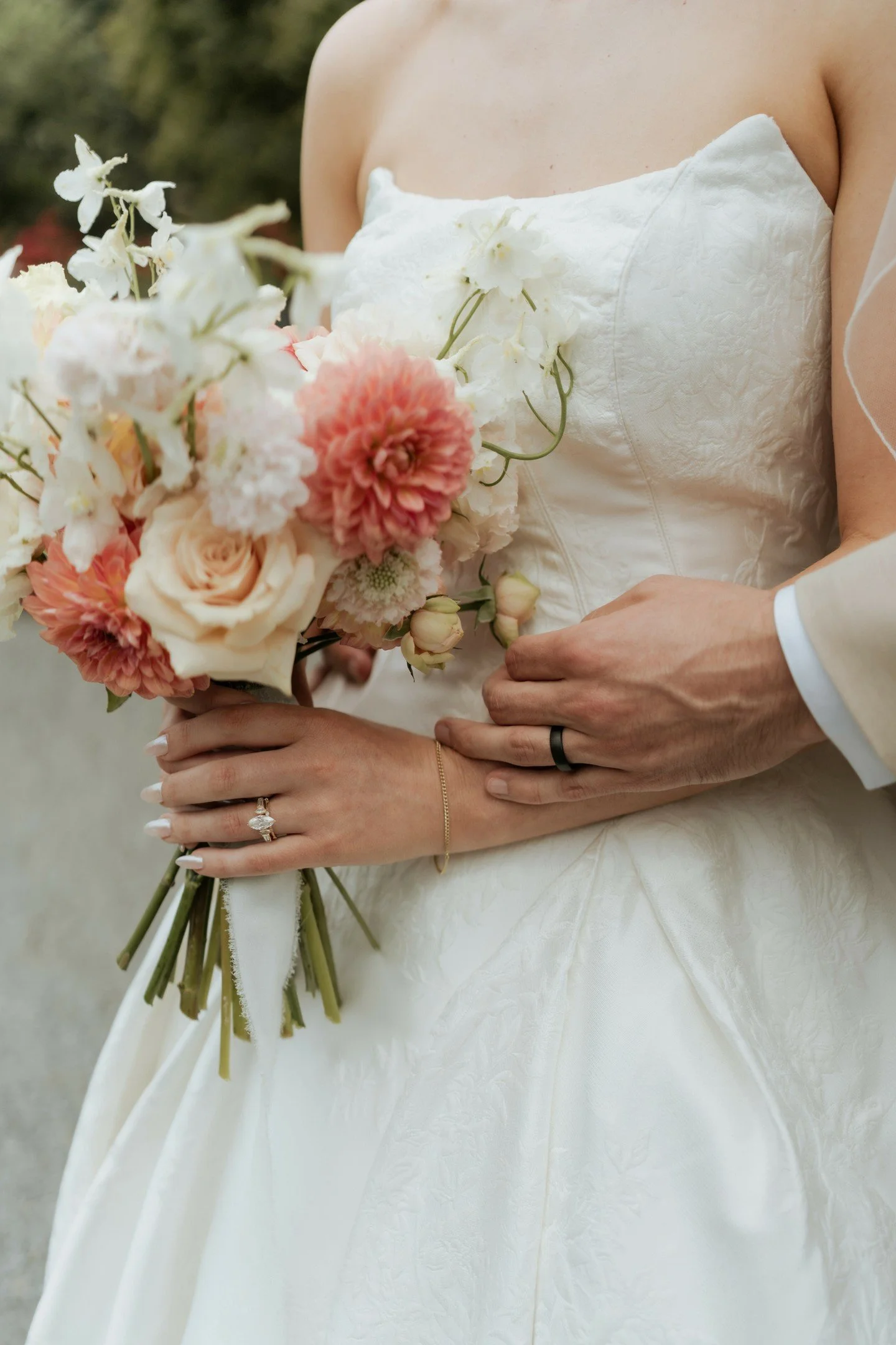 Oh Summer, how I miss you and all your gorgeous colors! 

Venue/DOC: @terravalleyfarms
Photography: @briannahuynhphotography 
Florist: @heartfeltsentiment_