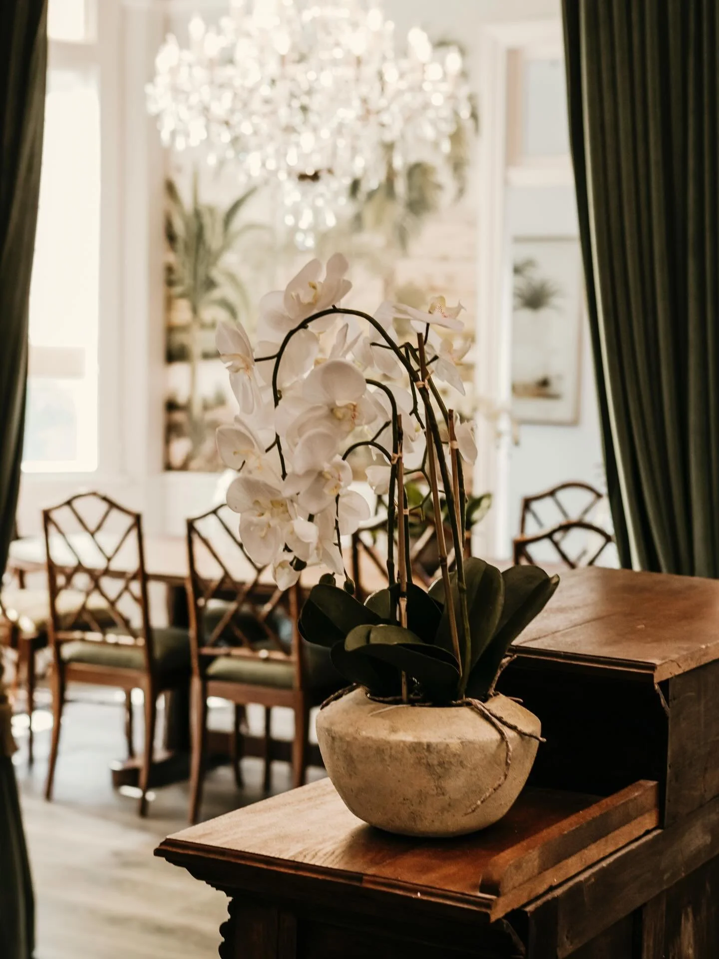 For moments that deserve something extraordinary, the Chandelier Private Dining Room awaits to envelop you with her beauty and elegance