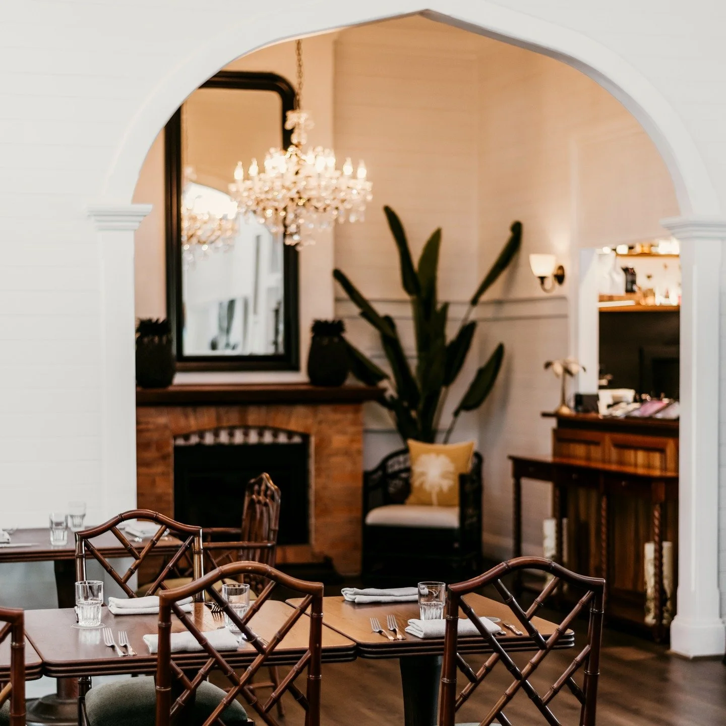 There&rsquo;s something sacred about a meal that isn&rsquo;t rushed ~ escape the "busyness" of life and enjoy a long lunch or dinner in the calming dining room or verandah 🥂