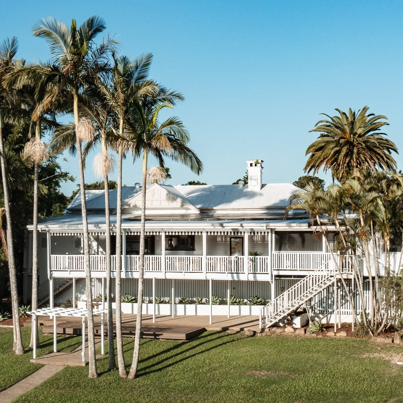 Escape to a gentler pace and dine in the century old Tweed River House on the banks of the beautiful Tweed River