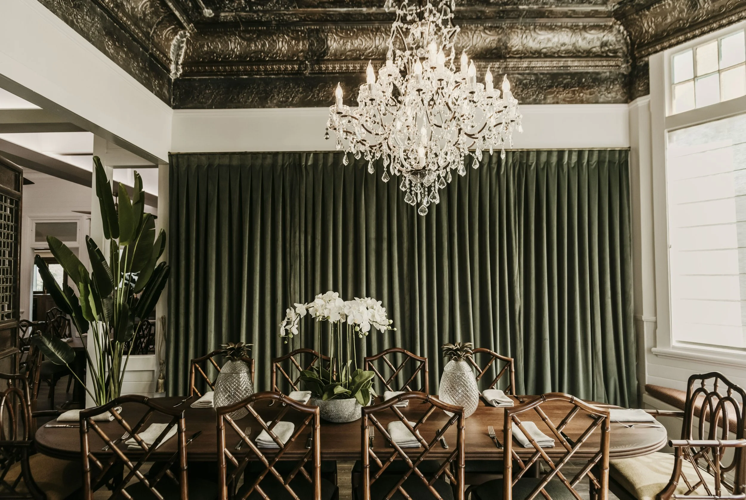 chandelier dining room