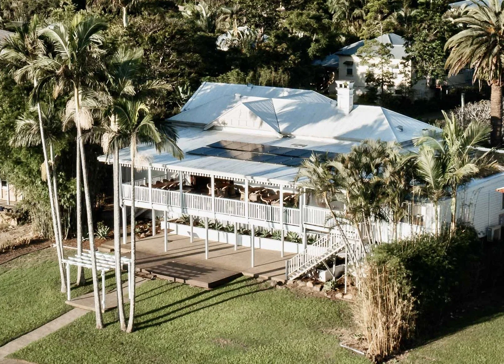 Tweed River House restaurant and house surrounded by lusg gardens and river