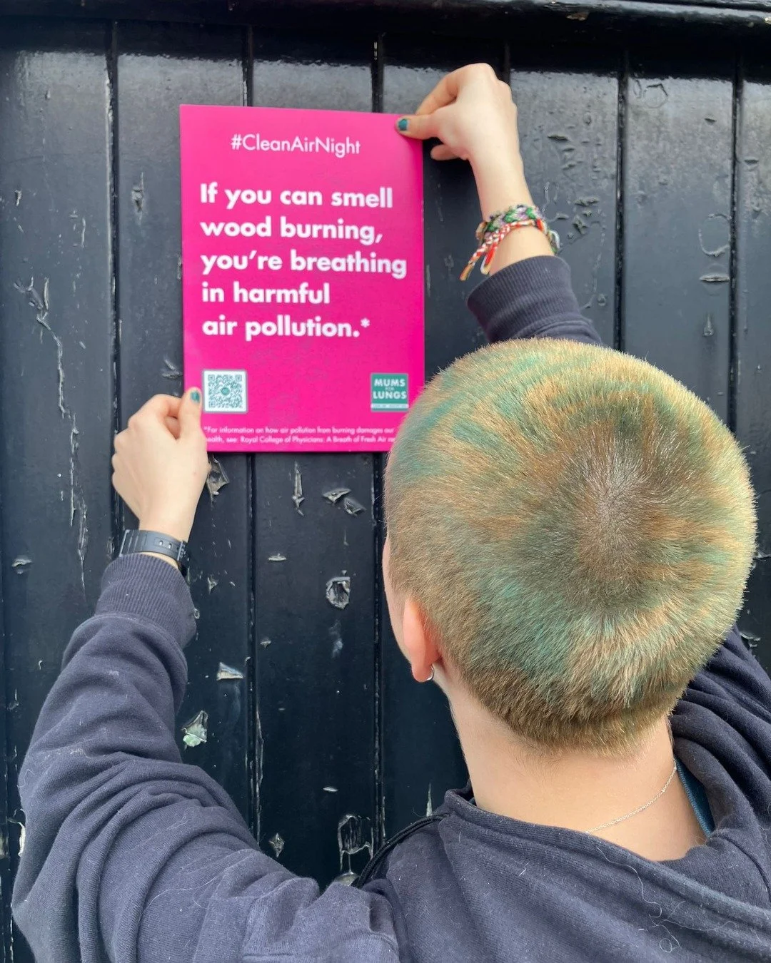 Huge thanks to our volunteers for putting up these posters to shine a light on the facts about wood burning. 

The tiny particles of soot and carbon created when we burn are a major contributor to our dirty air, causing or worsening many illnesses. 
