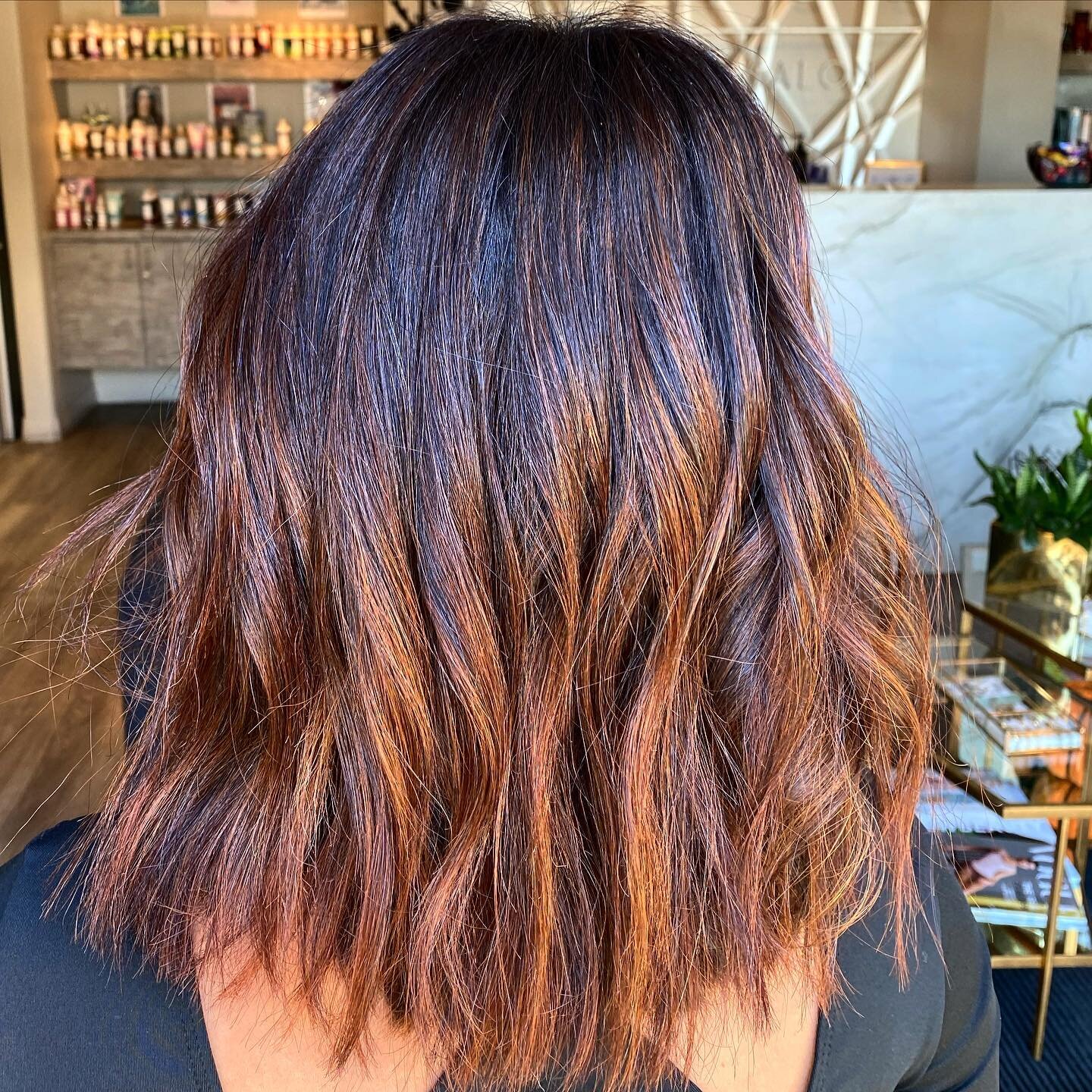 Copper 💫 my clients have been either going red or darker and honestly I&rsquo;m here for it! 👏🏼 

#teaseboutiquesalon #lasvegashairstylist #lasvegashair #vegashair #vegashairstylist #summerlinsalon #summerlinhairstylist #copperhair