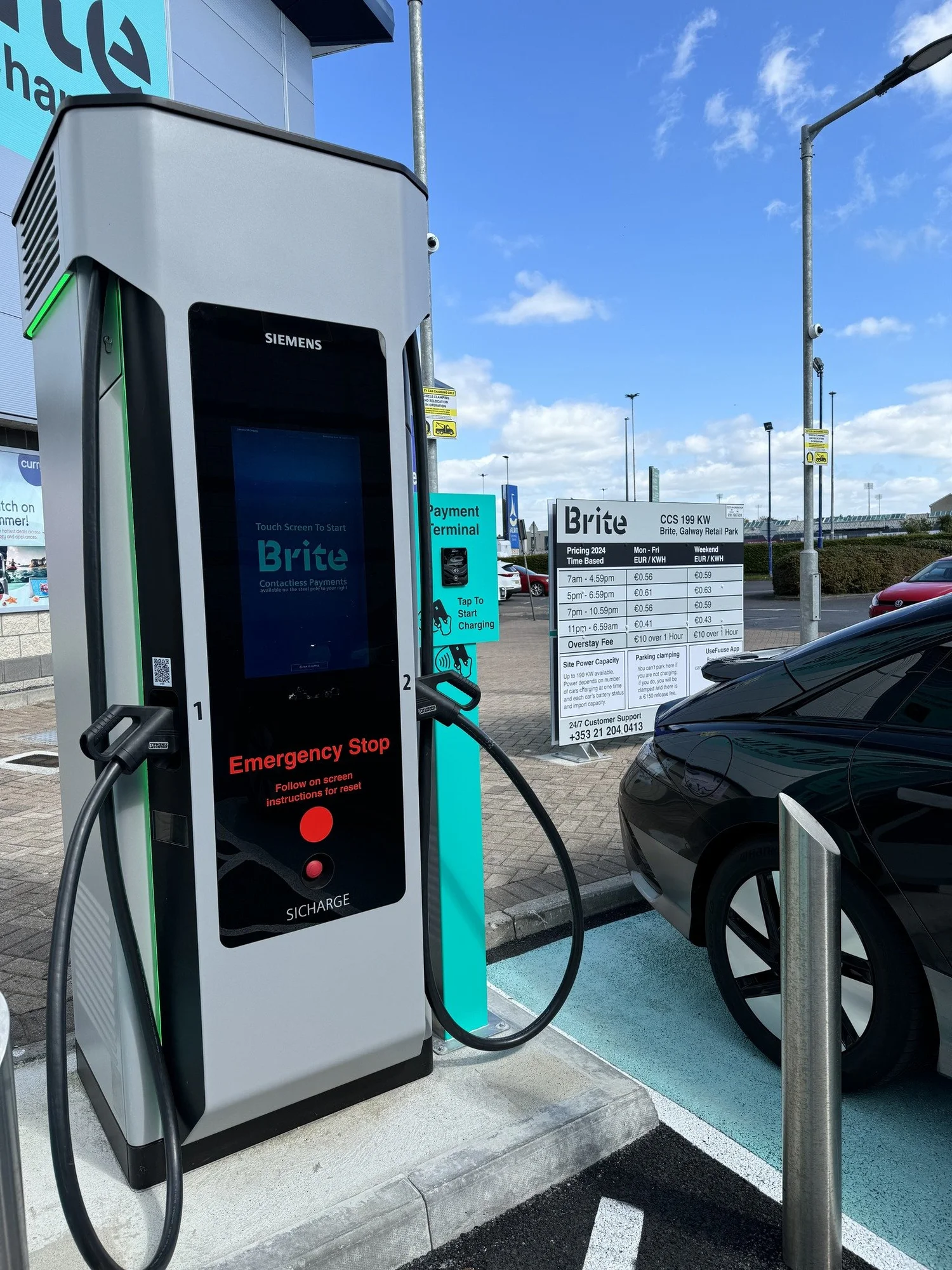 Brite Siemens SICHARGE rapid EV charger in Galway with vehicle