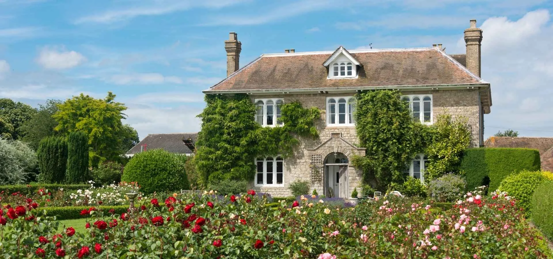Refresh, Custom or Bespoke? How to Choose the Right Kitchen for Your Home