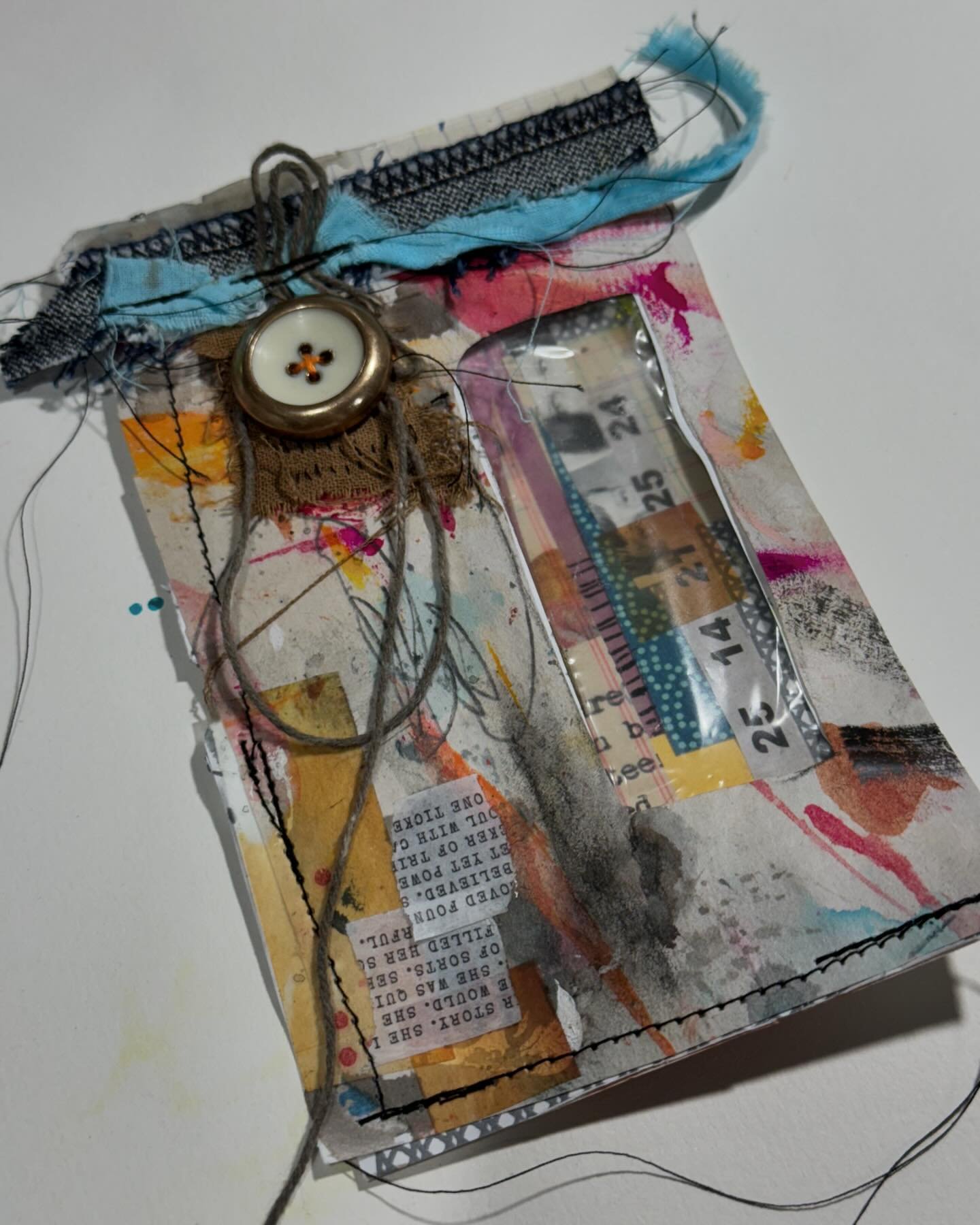 Dive into creativity with our Funky Junk Mail art play date! Now open to everyone&mdash;explore my spin on Kristin&rsquo;s @alteredstatesstudio tutorial at your own pace. 
🚀 Three funky projects await! Are you ready to get ugly (in the best way)?

 