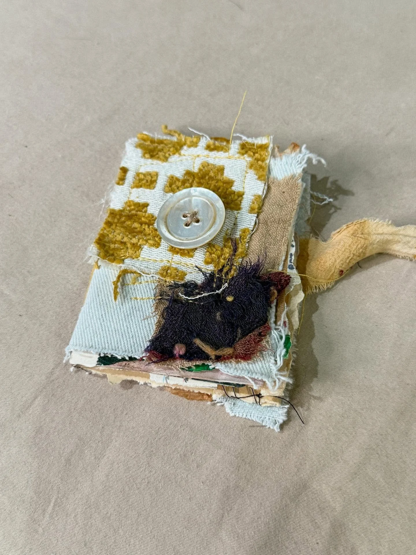 Over on my blog today&hellip;. I posted about the magic of handmade gifts. 

I also linked out to the products/tools and DIYs that you can take a look at. 

Head on over and follow the links to @alteredstatesstudio and @deedeecatron they also made th