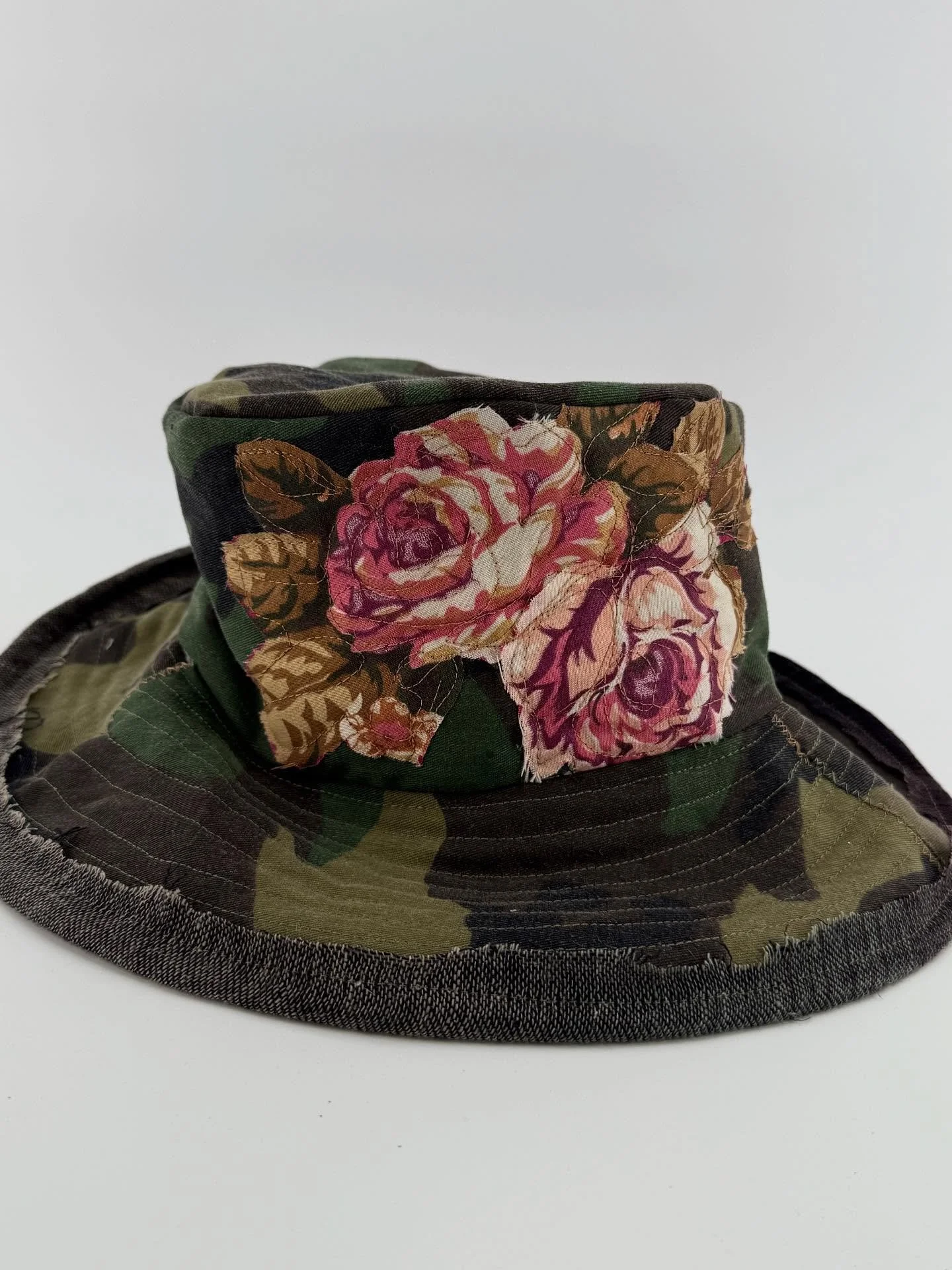 Happy Sunday! New hat who dis 🤣 I have a few hats inside my shop waiting on a new home. 

💗💗💗💗 #sustainablefashion #handmade #textile #handmadehat #camoaccessory #slowfashion