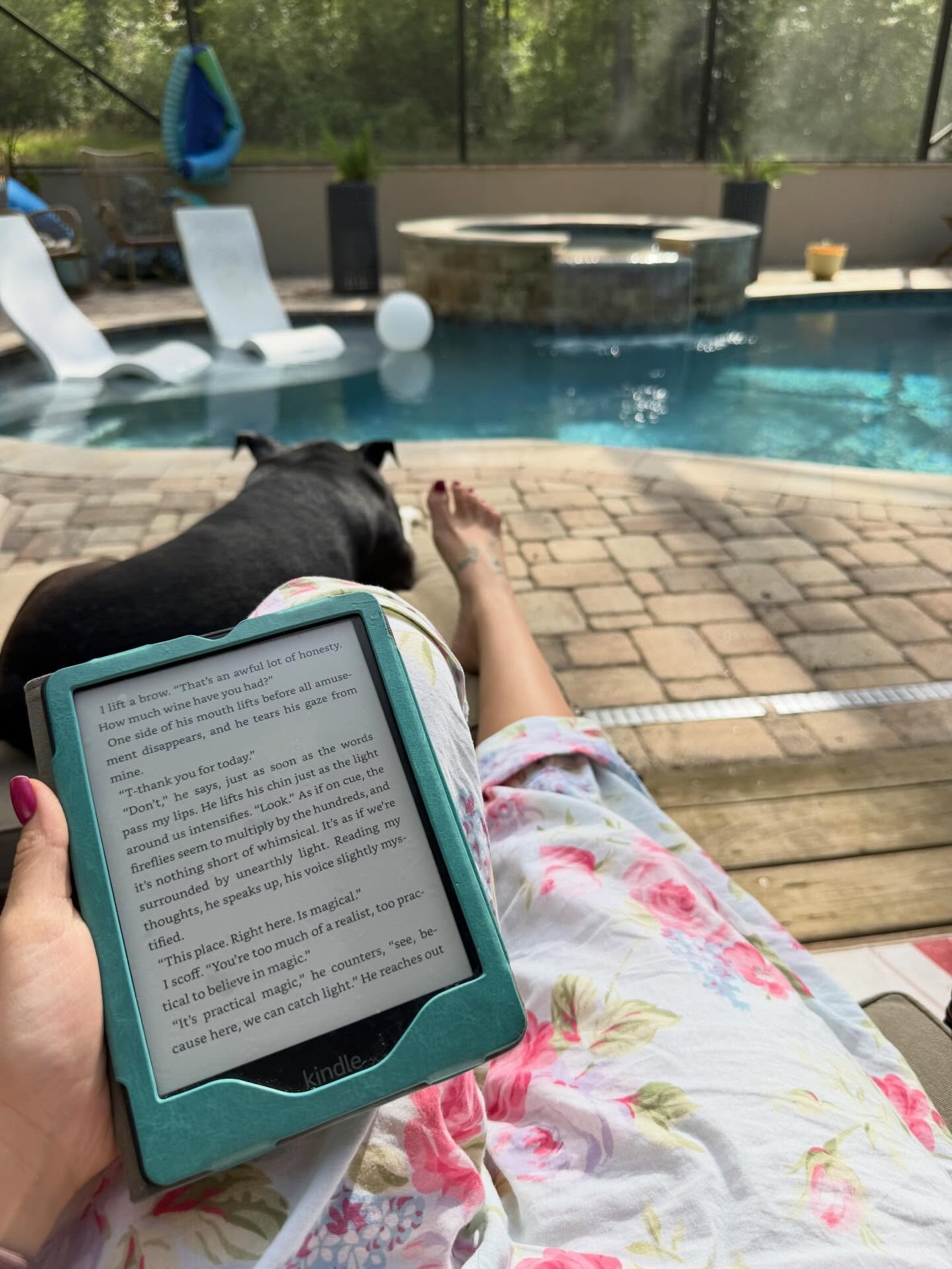 Just resting and relaxing cause somedays that&rsquo;s exactly what you need. 

Happy Friday! 

#restingvibes #southernliving #meandmykindle #rest #pool