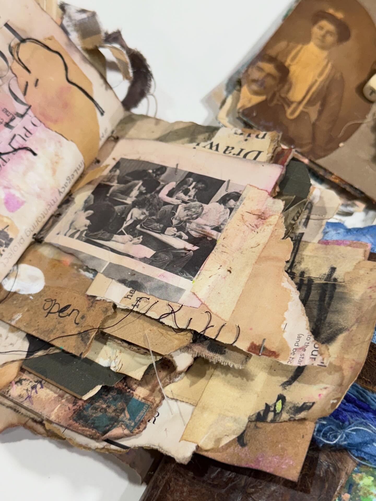 Nothing like thumbing through your chunky junkie journal. Noticing all the layers, how they mingle and dance together. 

#artjournal #artworkshops #mixedmedia #multimedia #collage