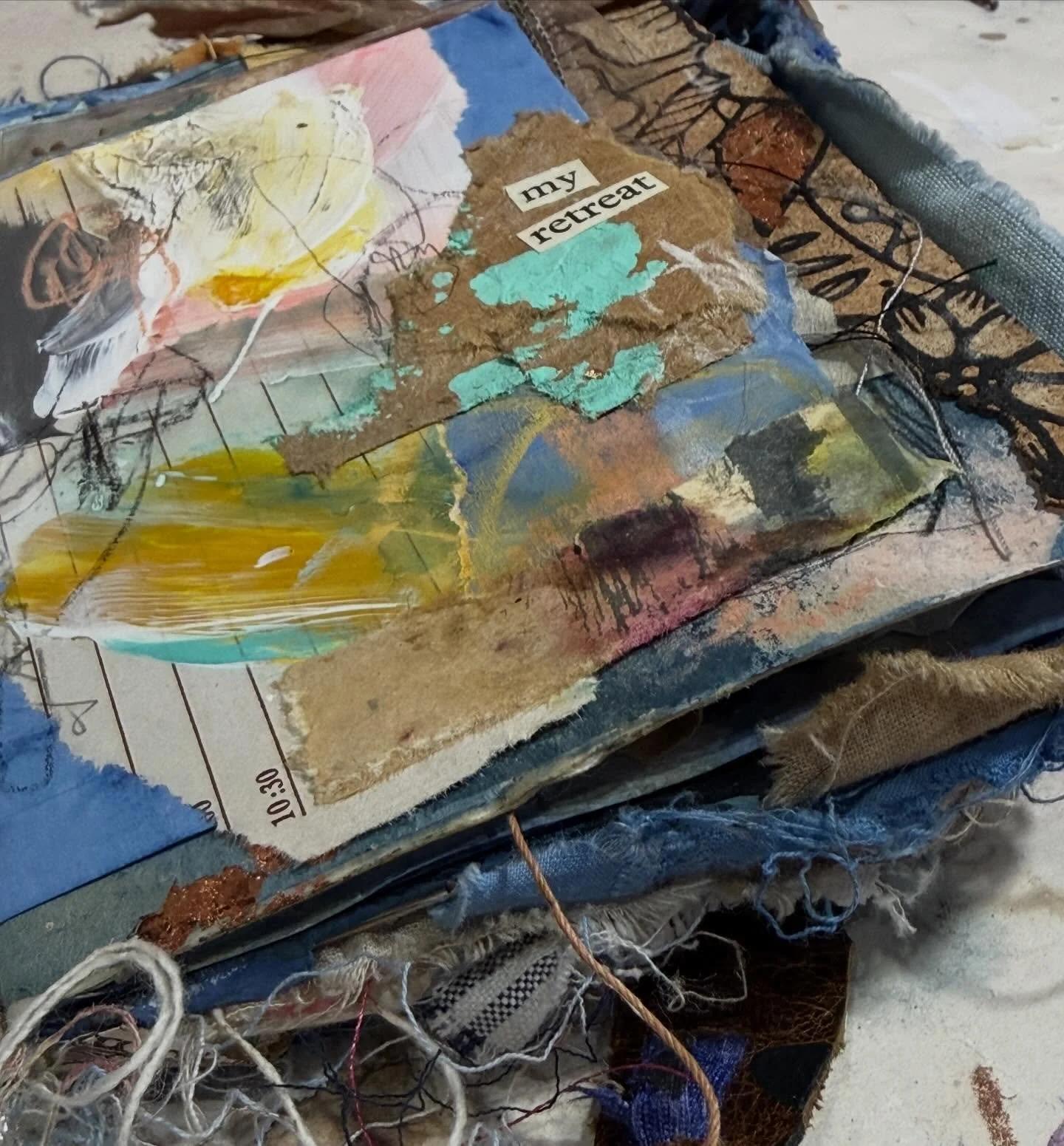 Slipping into my retreat.
My happy place.

#artjournal #junkjournal #collage #bookart #paperplay