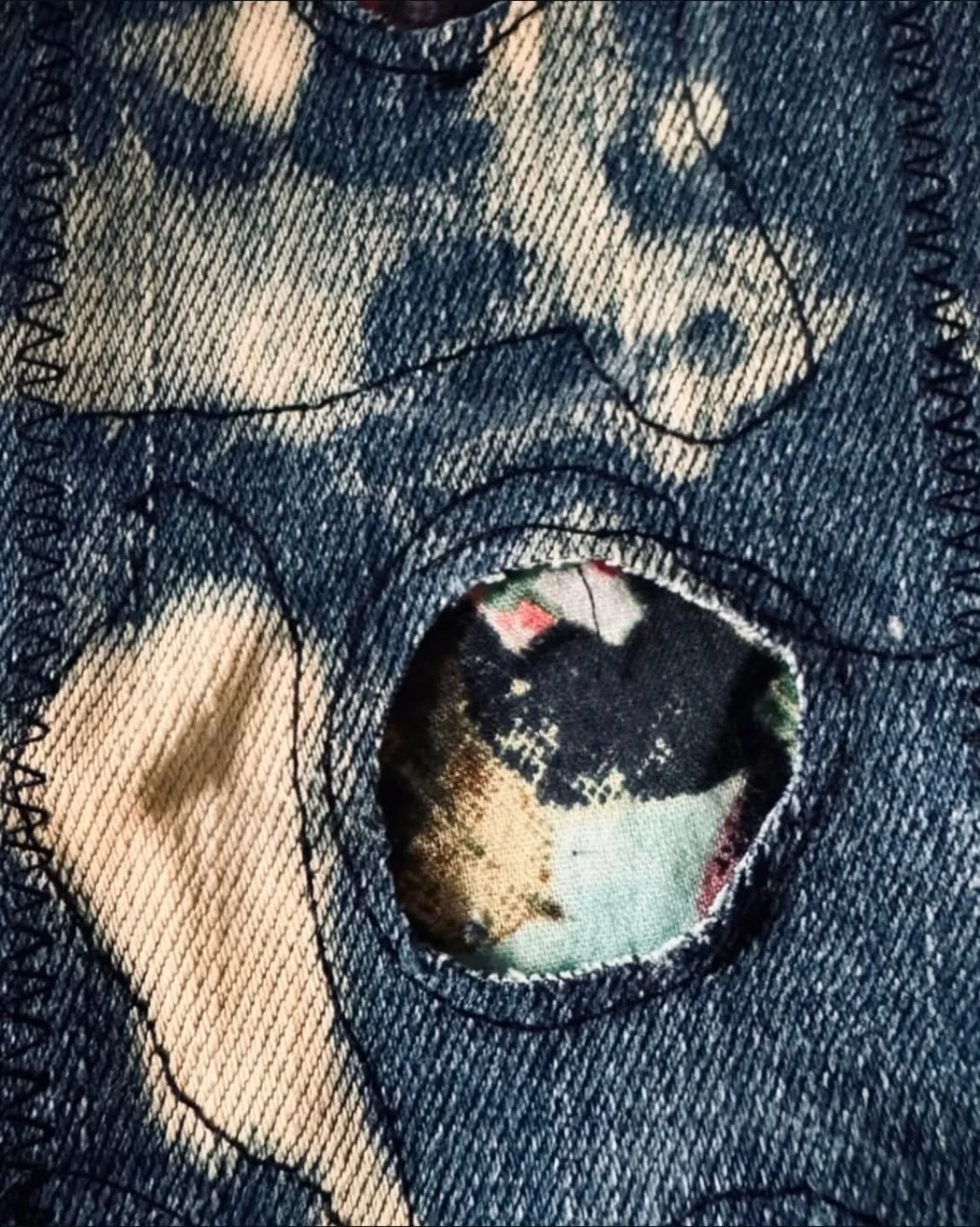 Incredible MENDING by @bonnieglassnerart for #tuacMended - day not landfills ♡
#theuglyartclub #tuac #mixedmedia #artclub