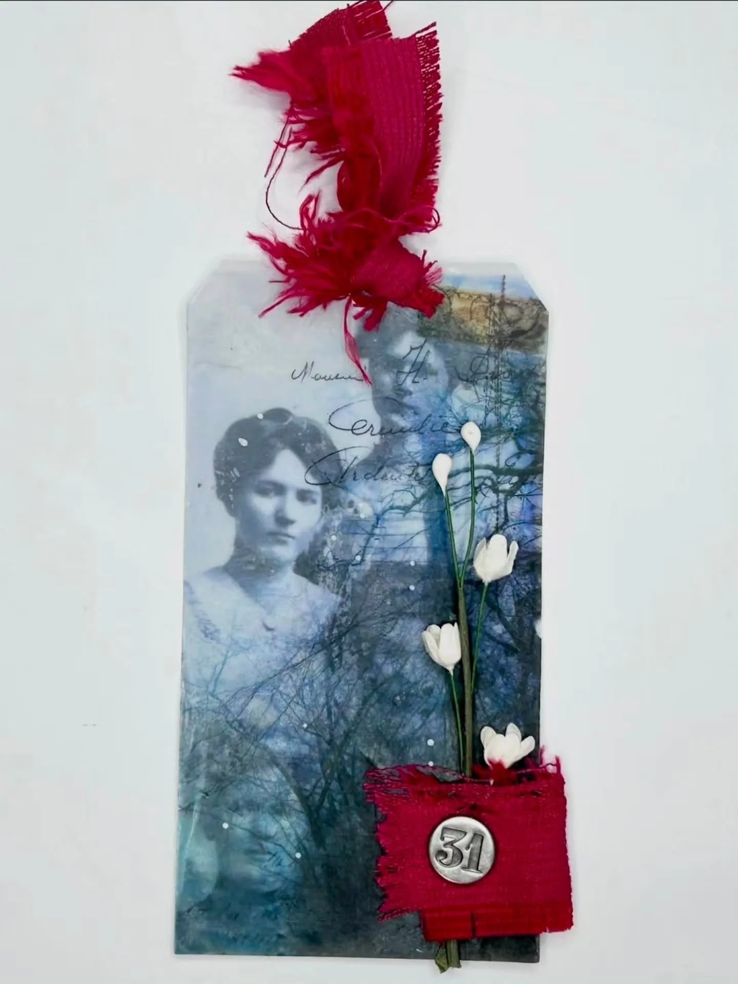 Love this delightful piece from Deena @deezignerpapercraft for #tuacTabIt! 
#theuglyartclub #tuac #encaustic #mixedmediaart