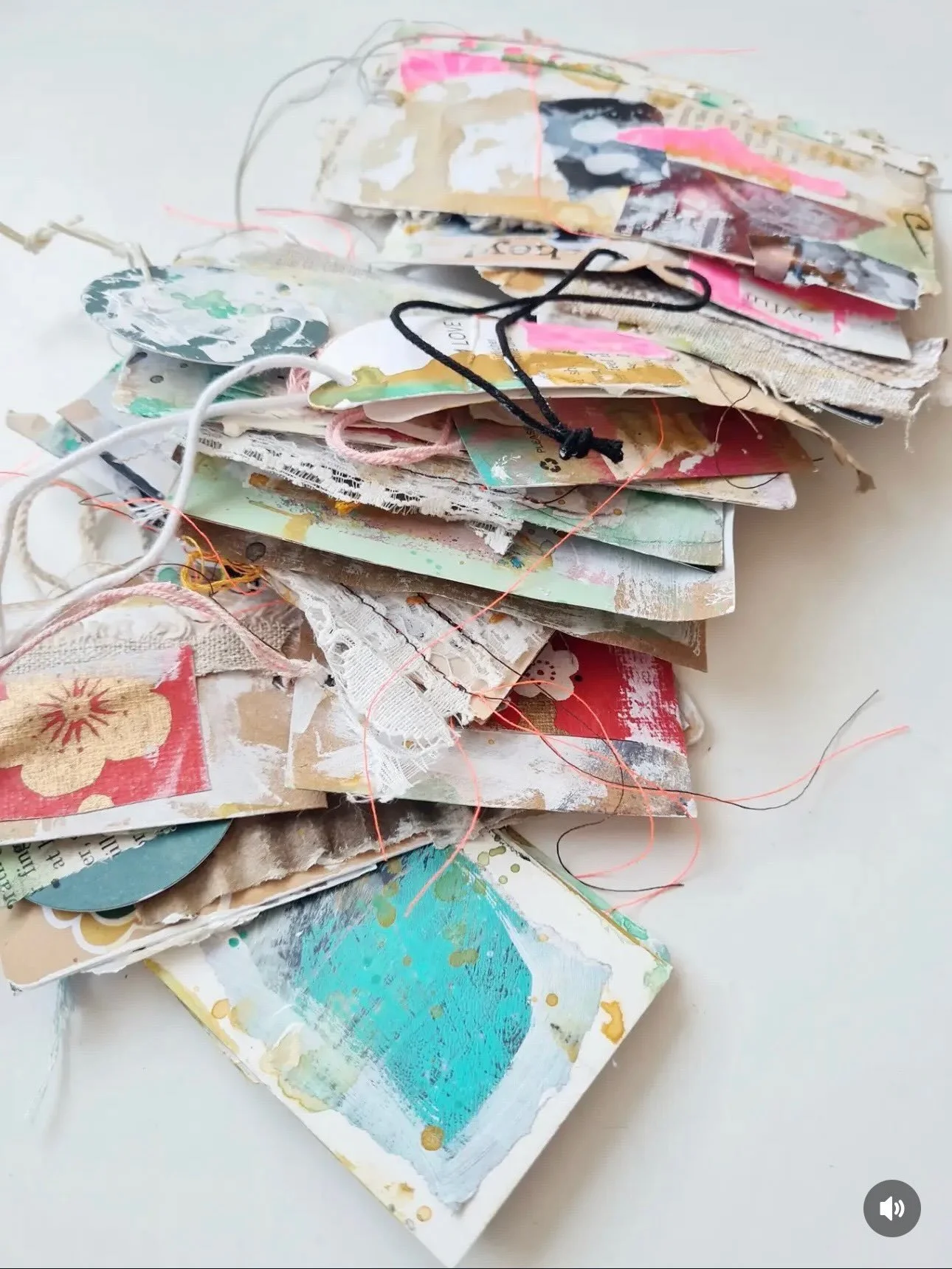 Spied this lovely harvest of beautiful scraps by @karenlizcreative &hellip;.. so good!! Yes to this bounty!

#tuacharvest #artistcommunity #creativelife