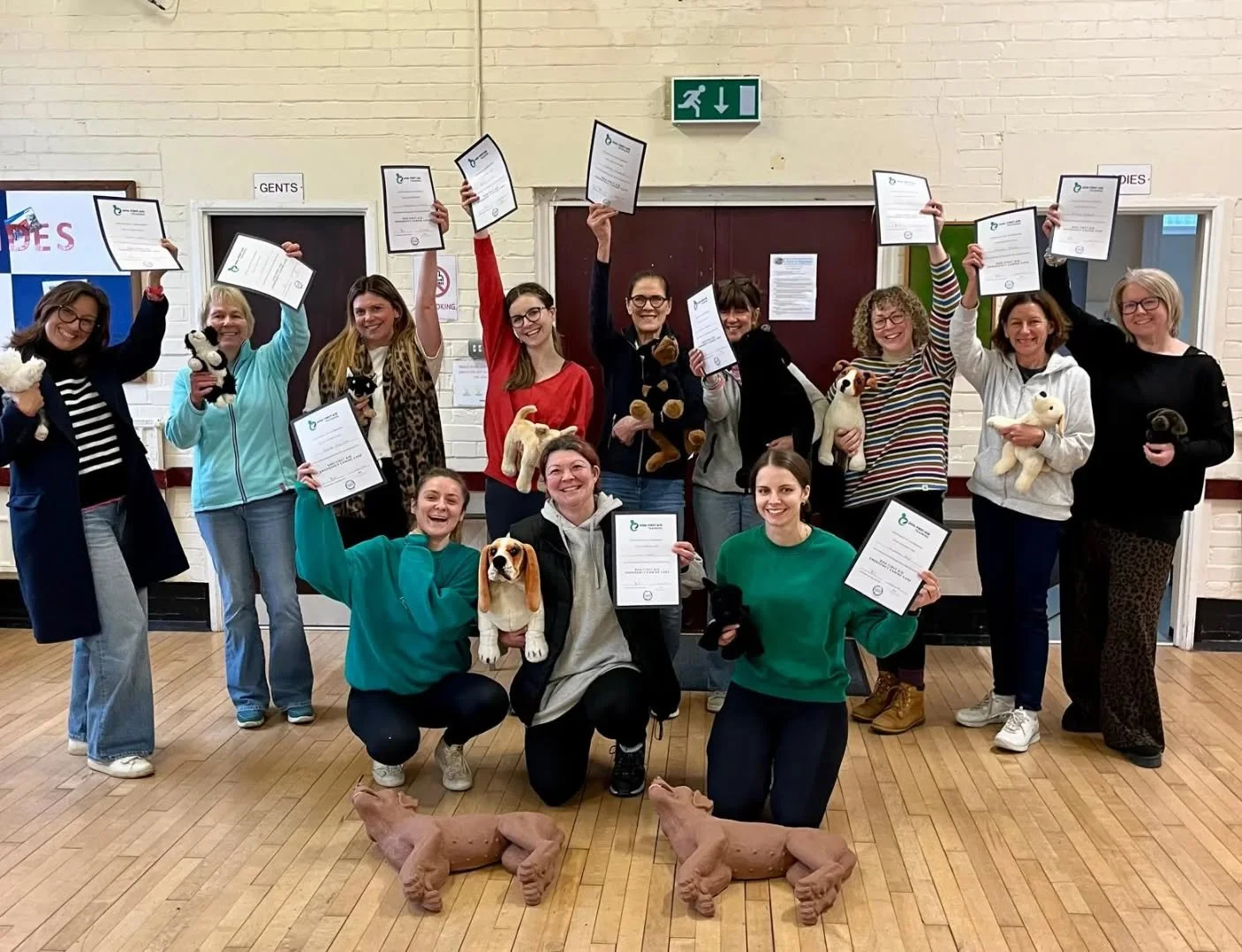 ⛑️🥳 𝗖𝗼𝗻𝗴𝗿𝗮𝘁𝘂𝗹𝗮𝘁𝗶𝗼𝗻𝘀 𝘁𝗼 𝗼𝘂𝗿 𝗖𝗮𝗻𝗶𝗻𝗲 𝗙𝗶𝗿𝘀𝘁 𝗔𝗶𝗱𝗲𝗿𝘀! 🥳⛑️

Some of my lovely clients, fellow dog walkers and dog guardians attended the Canine First Aid course I hosted today. The course was run by @dogfirstaidsurrey 
