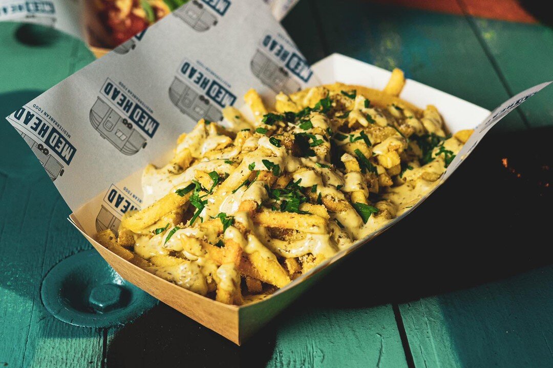 The @medhead123 showpiece. Skinny fries topped with parmesan cheese, Italian herb and fresh basil pesto. Gorgeous 🙌

Medhead street food and Jungle Coffee are here until 5pm today.

#theloadingbay #theloadingbaynorthshields #northshieldsfishquay #st