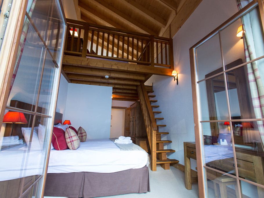 MountainLodge-gallery-rooms03.jpg