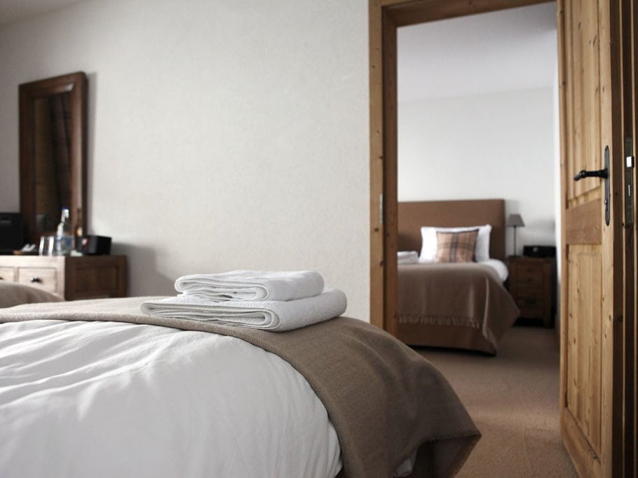 MountainLodge-gallery-rooms05.jpg