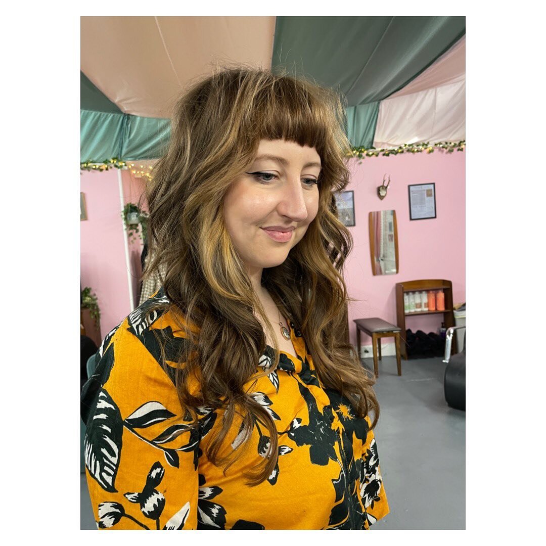 It&rsquo;s shag season 🧣
.
.
.
.
.
#hair #hairdresser #manchesterhairdresser #stylist #colourist #ancoats #manchester #shaghaircut #softcurls #bighairdontcare #hairstylist #haircolorist #riothearts #riotheartsltd #heartbreakhairclub