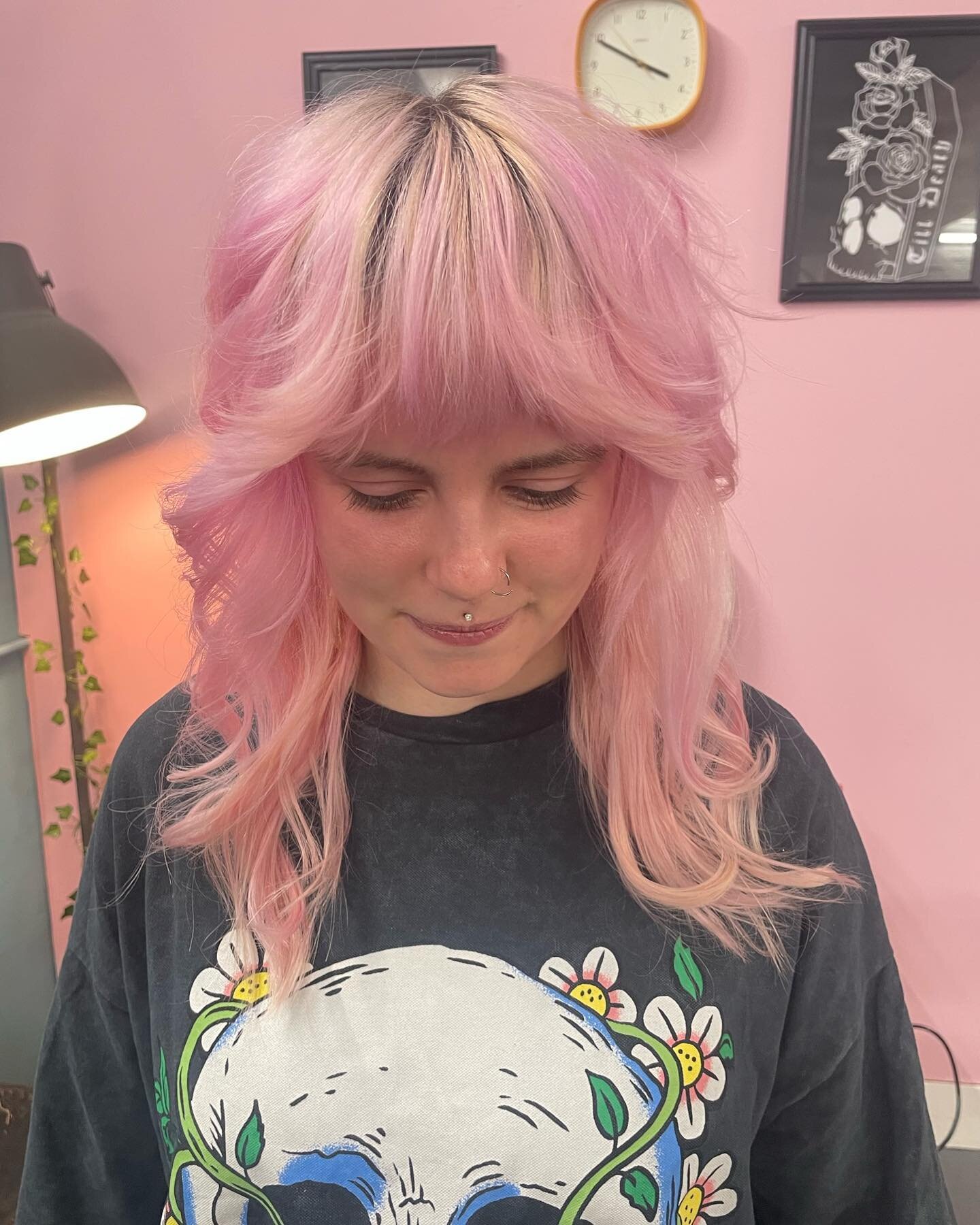 &ldquo;I had a dream last night we, drove out to see Las Vegas&rdquo;

Such a magical cut and colour combo! 🧚🏼&zwj;♀️ (colour not by me)
.
.
.
.
.
#hair #hairdresser #manchester #manchesterhairdresser #haircolourist #hairstylist #wellauk #heartbrea