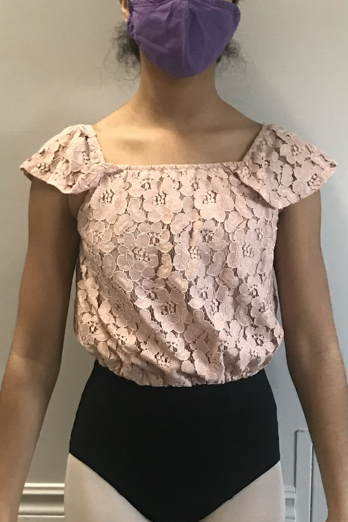 Pink lace crops cap sleeve - 6 total 
x1: size XS
x2: size SM 	
x2: size M
x1: size L
