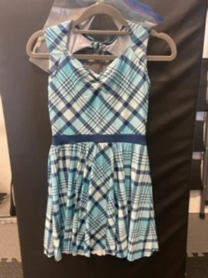 Blue Keyhole Dress - 12
Child sizes sm-m 
4 striped pattern
4 dark blue flower pattern
4 light blue flower pattern