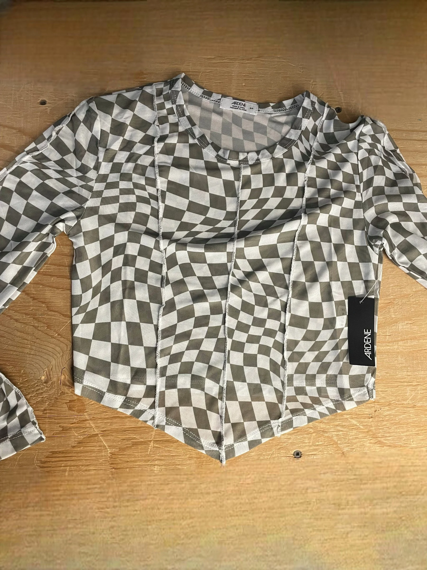 Green Checkered Long-sleeve Crop
x1: size XS 
x3: size SM 
x4: size M
x2: size L