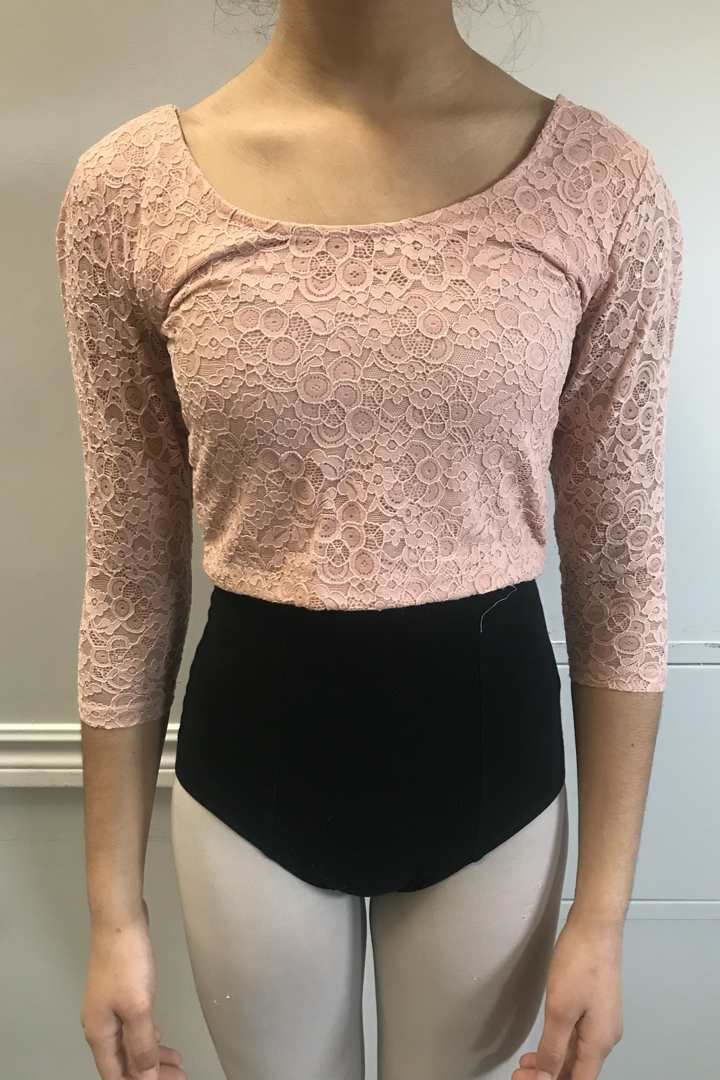 Pink lace ¾ sleeve crop - 11 total 
x11: size SM