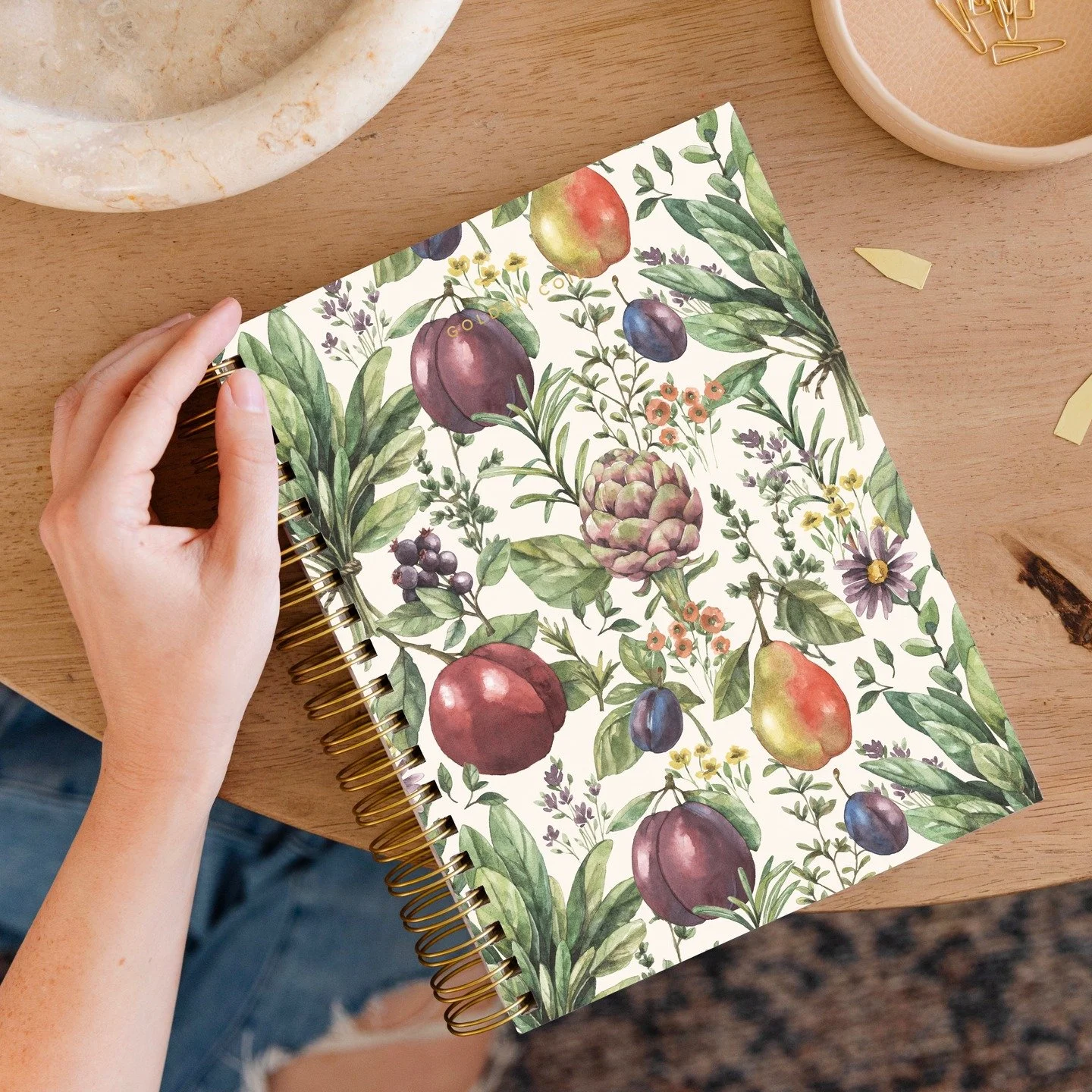 Dream garden&hellip; but make it a notebook. 🌿🍐✨

I just entered this botanical pattern into a binder design contest and I&rsquo;m kind of obsessed with how it turned out. Fruits, herbs, florals &mdash; all the good garden things in one little desi