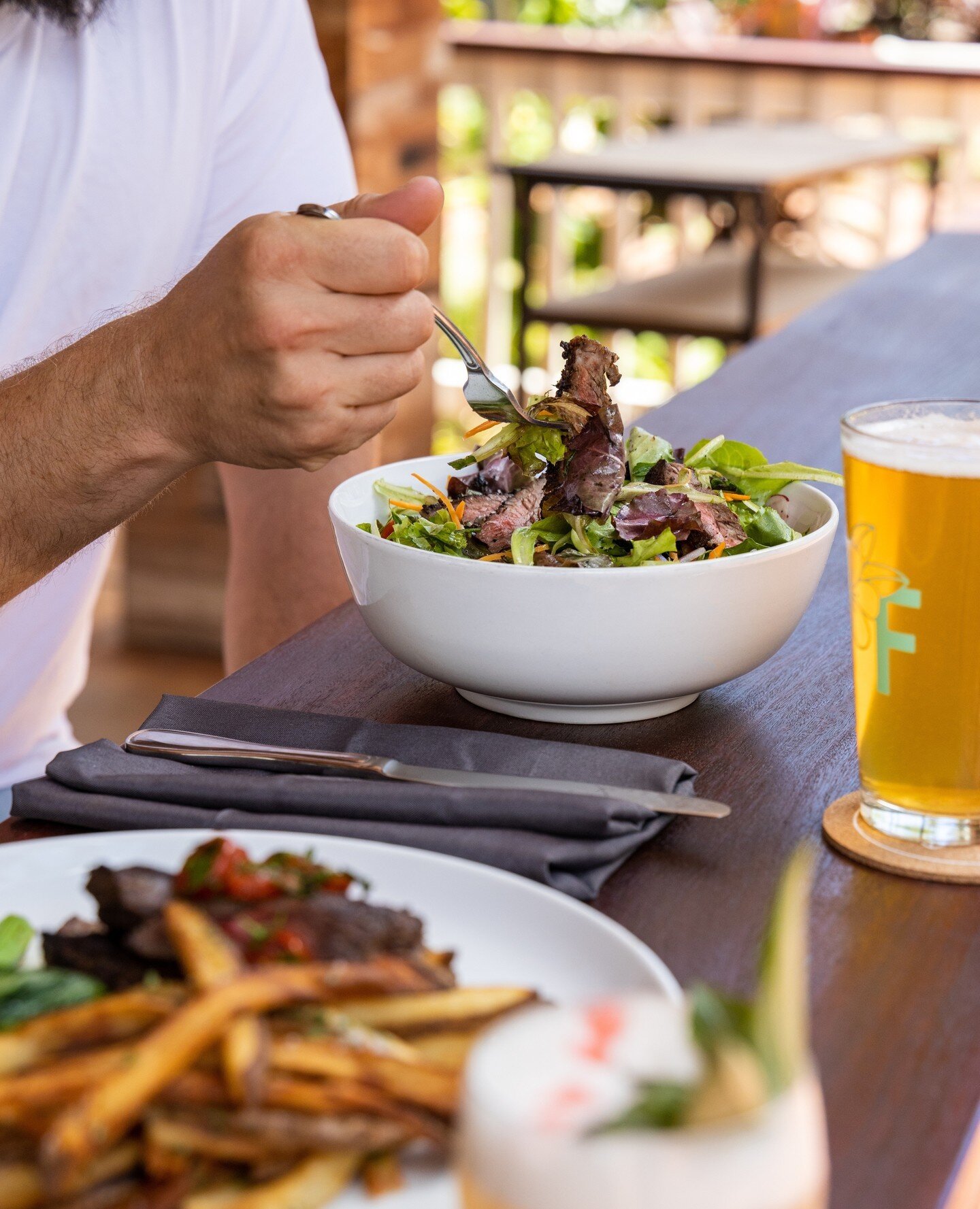 A new week means the chance to restart that healthy eating after the holiday weekend, and we're choosing to pair our Thai Beef Salad with a crisp, local beer (for balance, of course. 😉)⁠