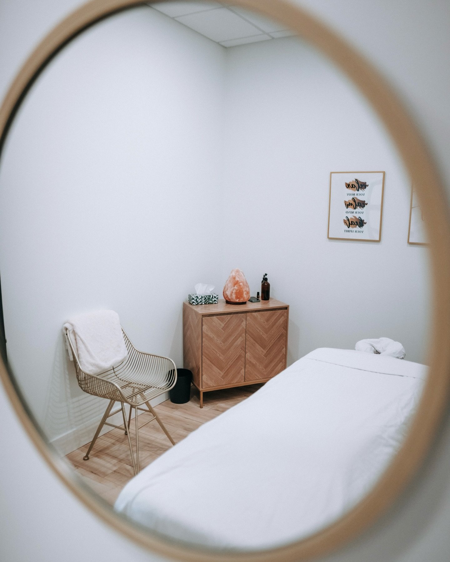 We may be biased, but we&rsquo;re pretty sure we found a gift everyone would like...

it starts with m and ends in assage! 💆&zwj;♀️

Our wonderful new RMT Kanako (formal introduction coming soon!!) is now accepting new patients! Please email hello@i