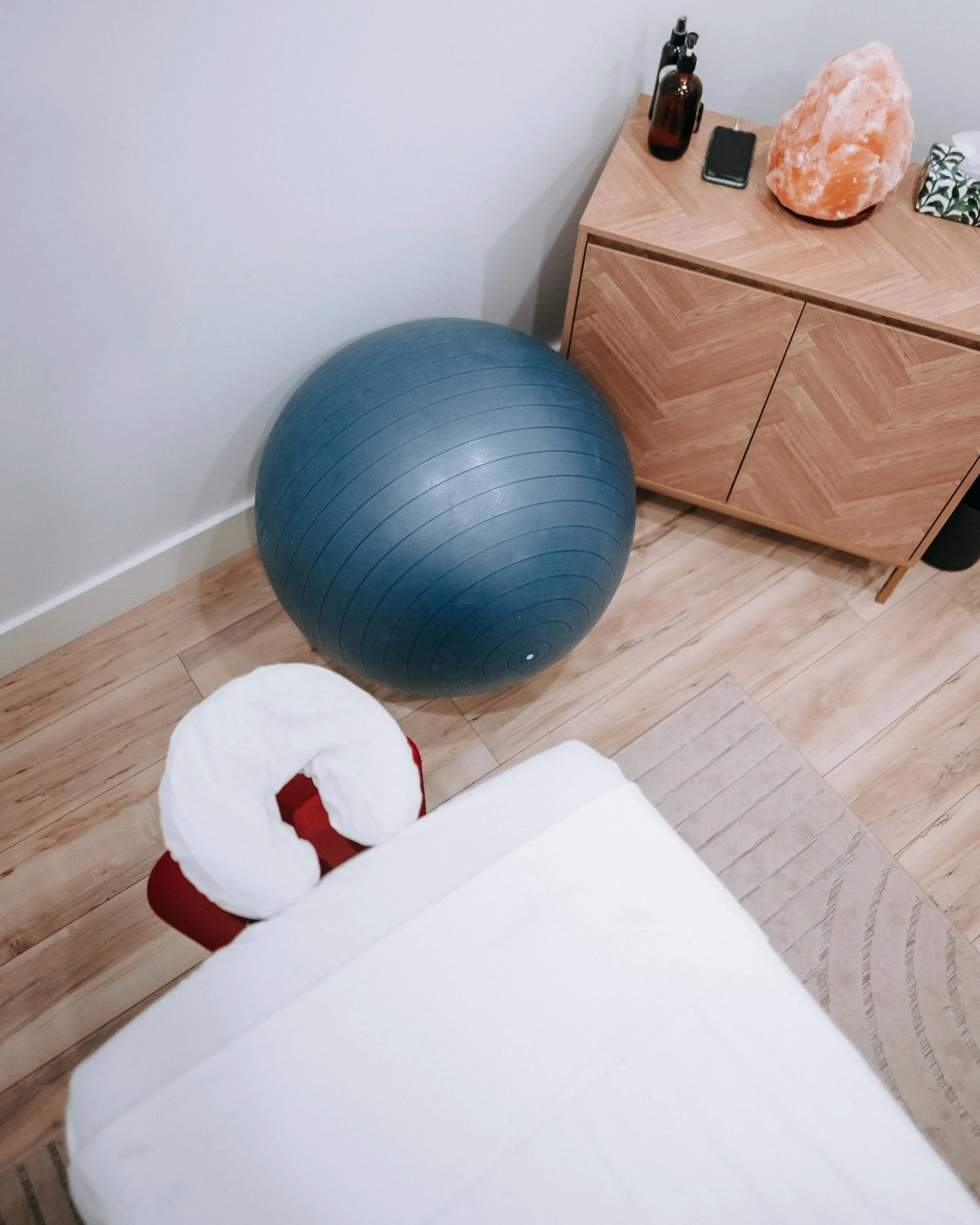 Still searching for the perfect Valentine&rsquo;s gift? 💌

Treat your loved one to something they truly deserve &mdash; a healing, restorative, and rejuvenating massage. 💚

Our RMT&rsquo;s are currently accepting new clients. Click our link in bio 