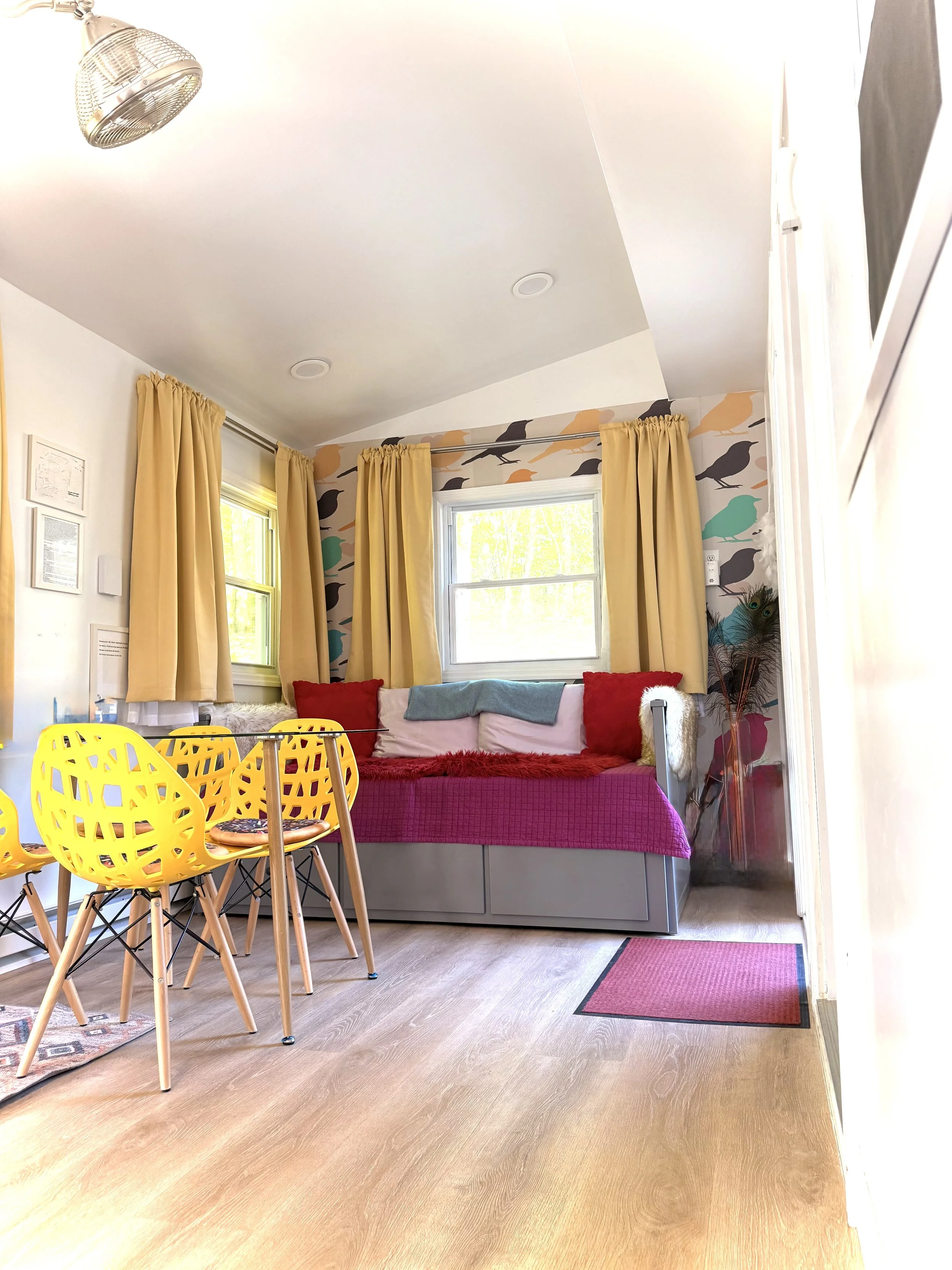 🛋️ Cozy daybed nook bathed in natural light, perfect for reading, relaxing, or unwinding after mountain adventures. 🌞 (queen sized daybed)
