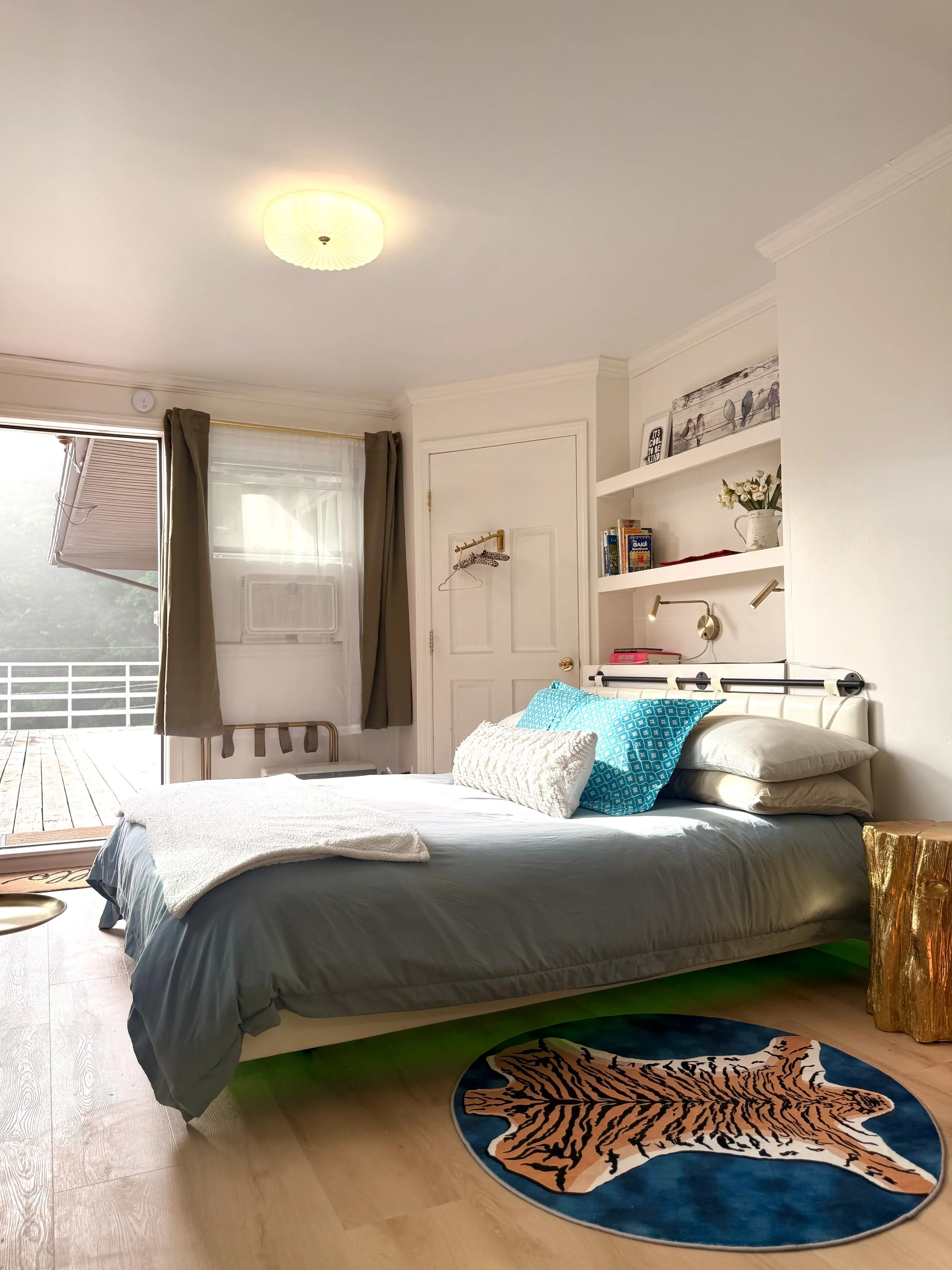 🛏️ Bright, airy, and designed for relaxation, Dream Bird offers a cozy queen bed just minutes from Belleayre Mountain. 🏔️