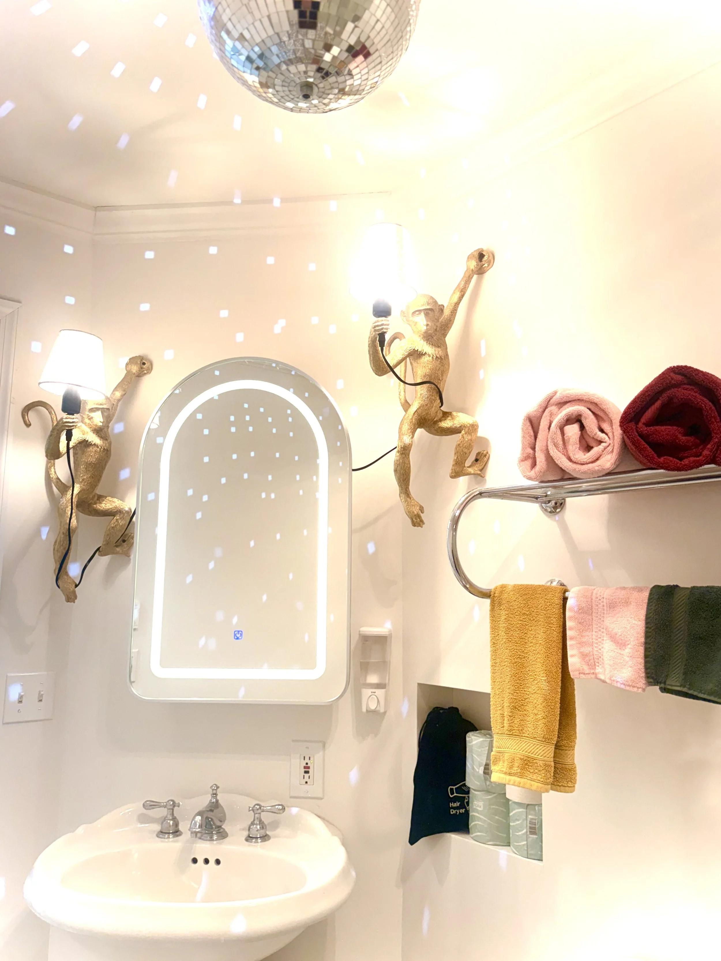 Be amused by the playful design details, and a fresh spa-like feel—perfect after a day at Belleayre or exploring the Catskills. ✨