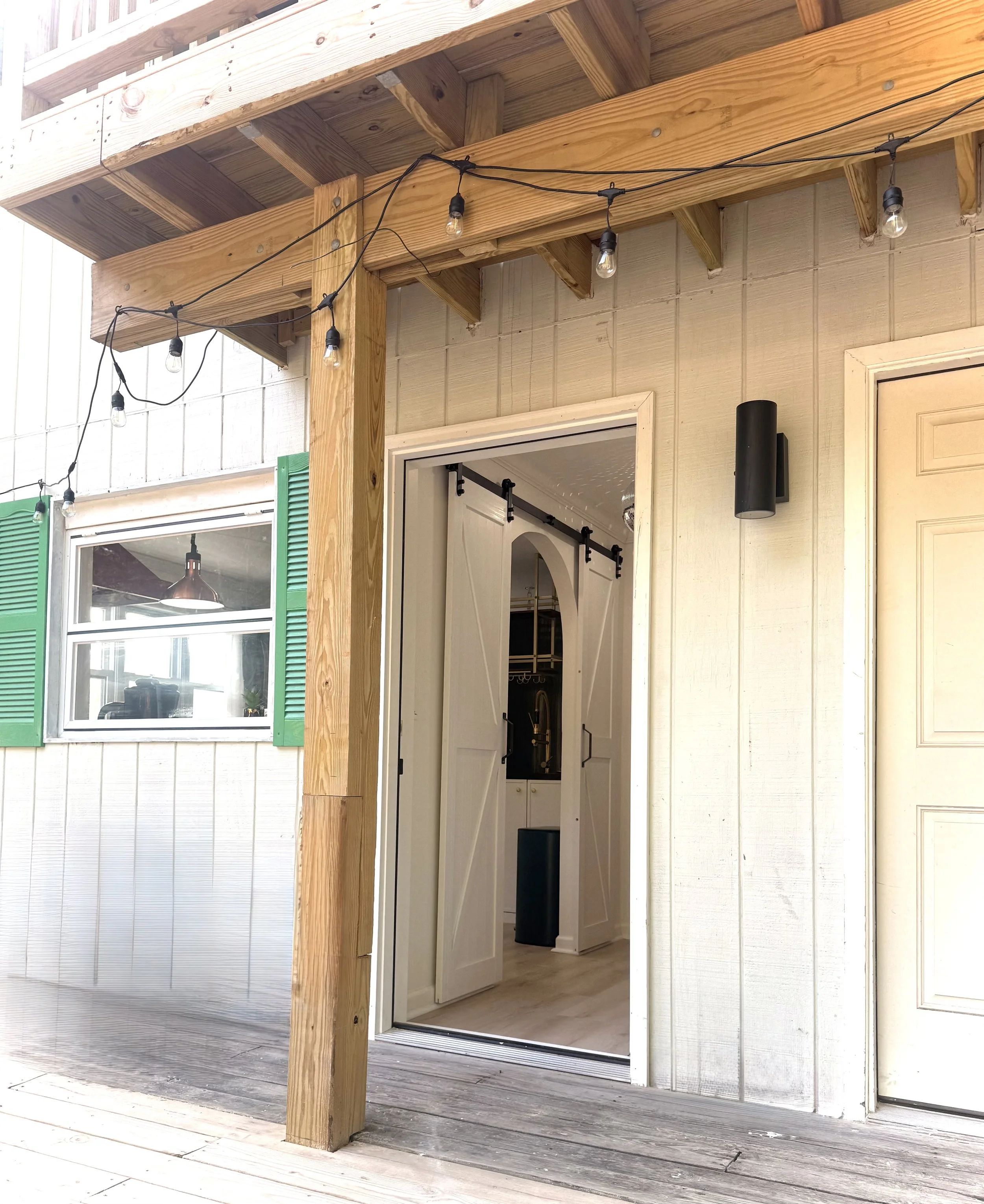 🚪 Welcome to Dream Bird with convenient self check-in, stylish entryway, and a warm mountain atmosphere at Alpine Four Season Lodge. 🔑