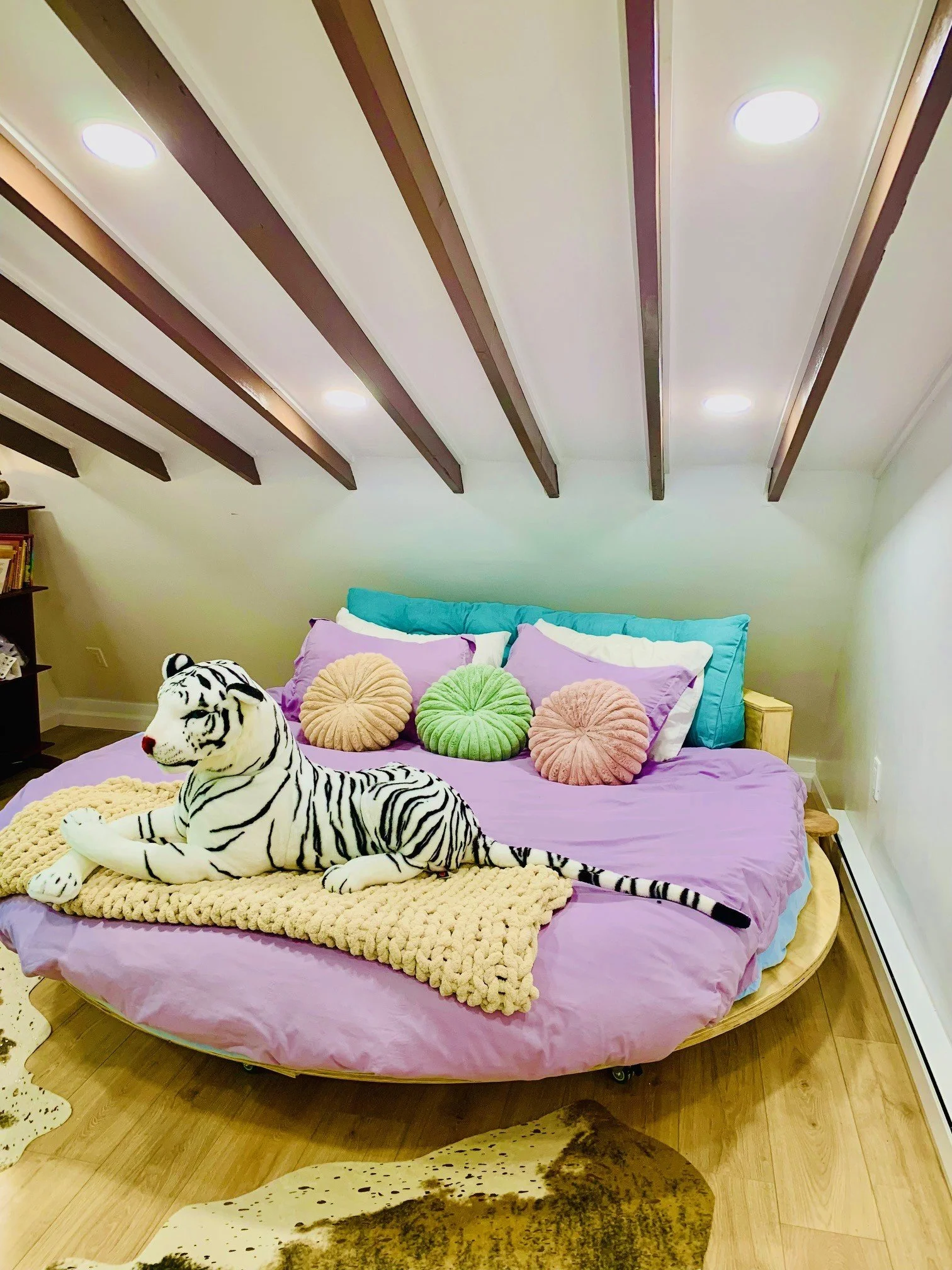 We’re sure you’ll delight in the custom bed, adorned with plush, hotel-style bedding that promises a cozy and indulgent night’s sleep.