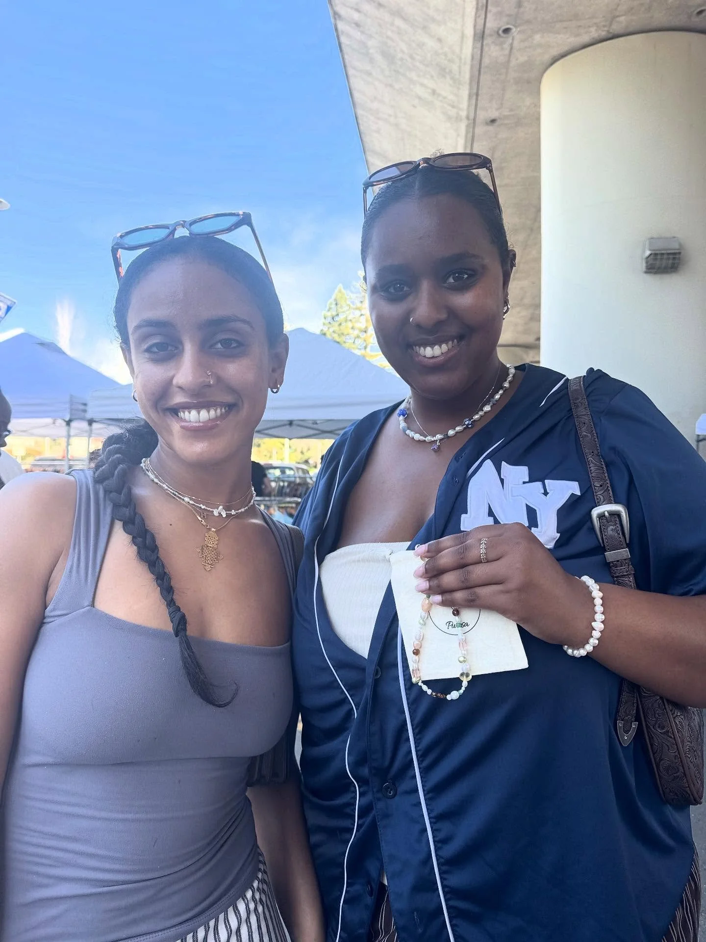Look at these cuties!!! 🍊🧡
Some pics from the market in Oakland @thewardrobeprojectllc ⭐️ 

Thank you for the loveeeee and support<3