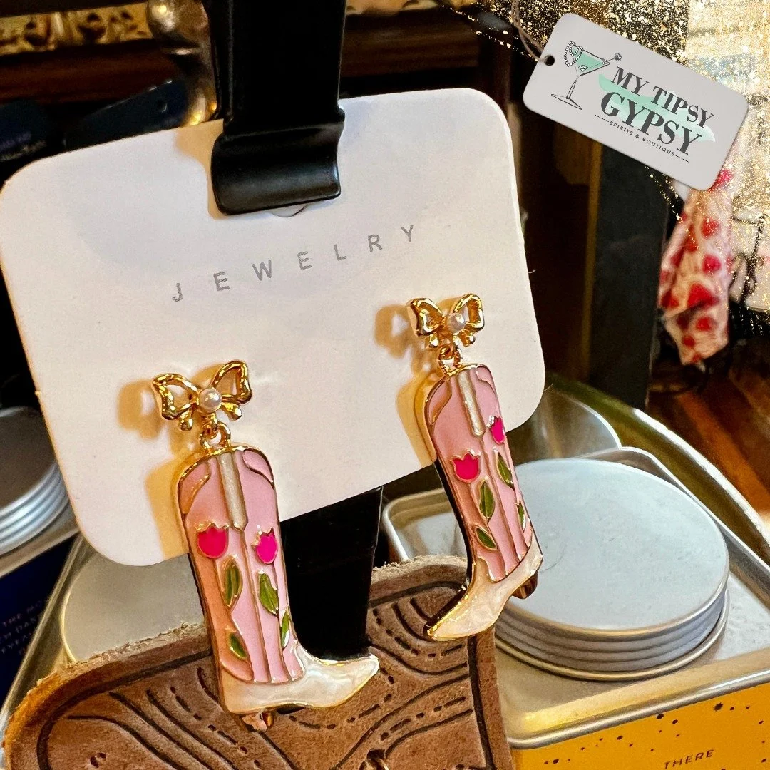 We found them! The perfect earrings to for your summer country concerts! #mytipsygypsy #visitpaoli #themillpaoli #mytipsygypsy #visitpaoli
