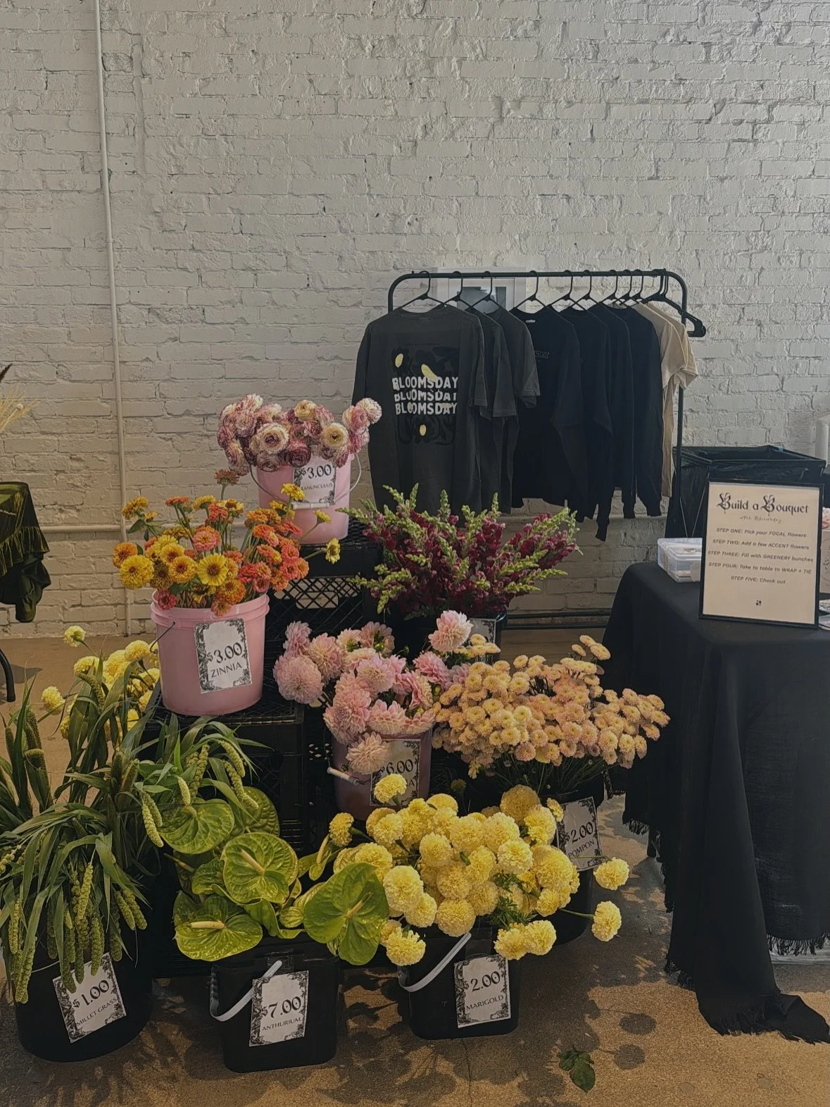 little recap from our build your own bouquet booth at @denvergirlsclubofficial fall festival!! ty for having me!!!
*
*
*
*

#DenverFlorals #DenverFloralDesign #DenverFlowers #DenverFlorist #ColoradoFlorals #FlowerWorkshop #FloralDesign #FlowerArrange
