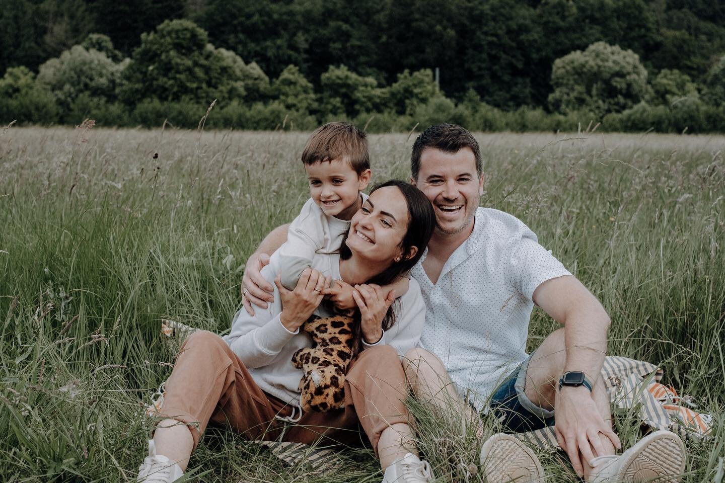 F&uuml;r mich ist es immer was ganz besonderes Familien zu fotografieren. Bei jedem Shooting entstehen ganz einzigartige Momente &ndash; Momente, die ich mit meiner Kamera f&uuml;r immer festhalten kann. Wenn ihr Lust auf ein kleines Shooting mit der