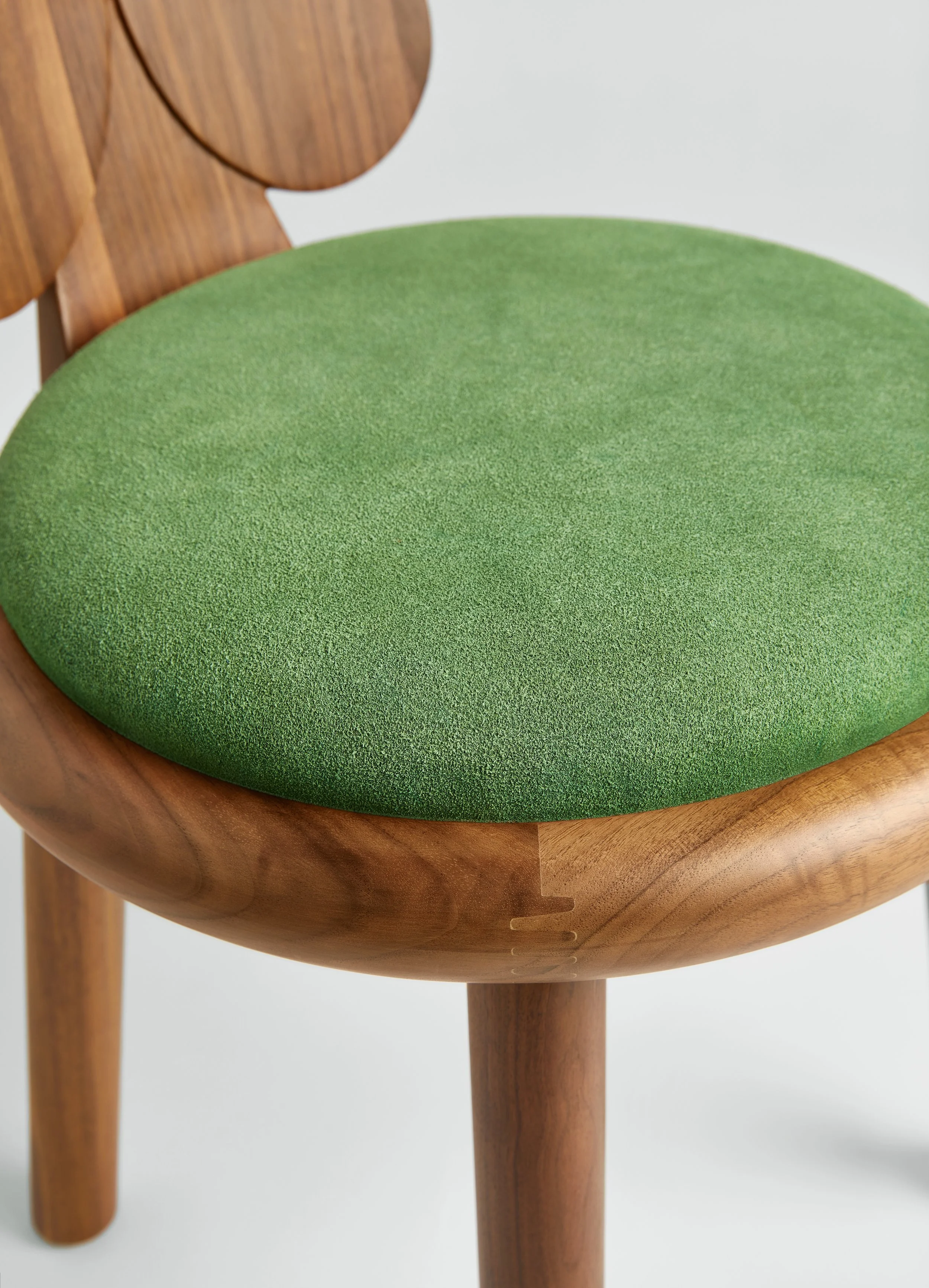 Daisy_Chair_Small_4_Leg_Walnut_Suede_Detail_01_JL.jpg