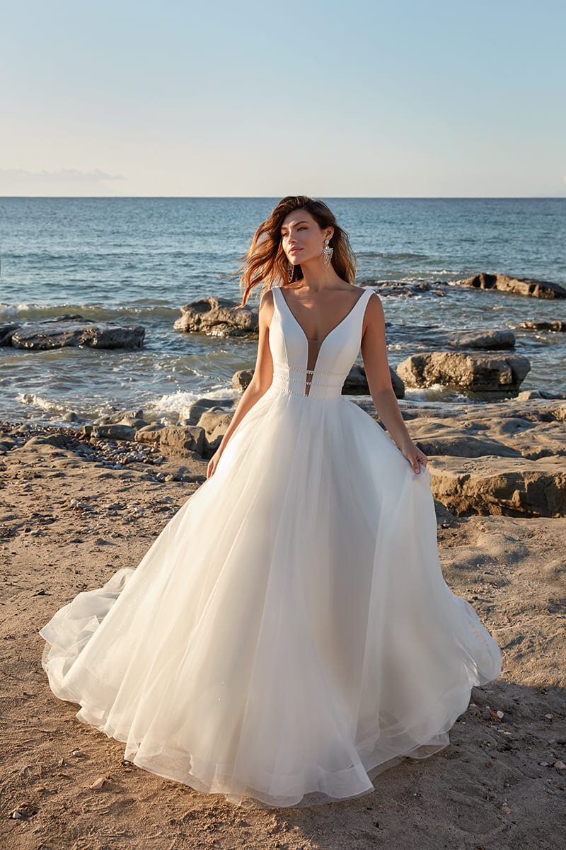Anabella DR2214 Front.jpg